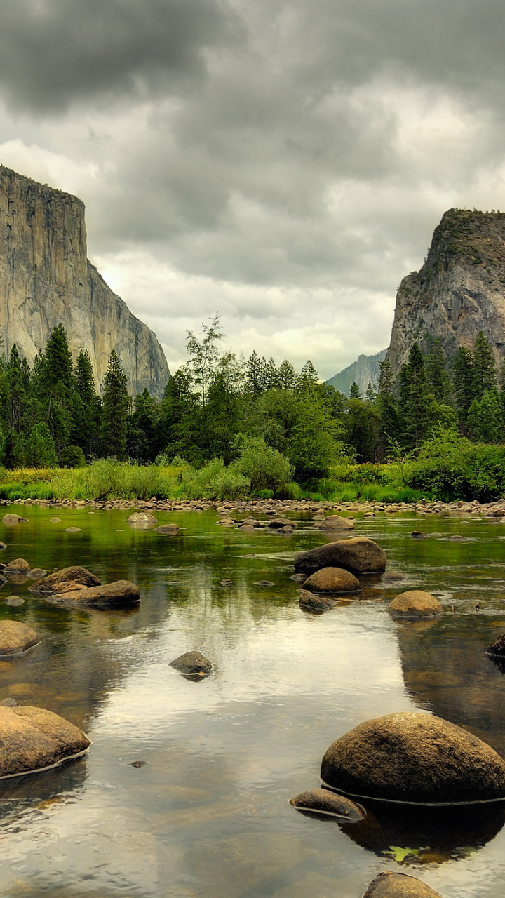 Скачать картинку Природа, Вода, Облака, Озеро, Растительность, Камень, Национальный Парк, Облако, Йосемитский Национальный Парк, Земля/природа в телефон бесплатно.