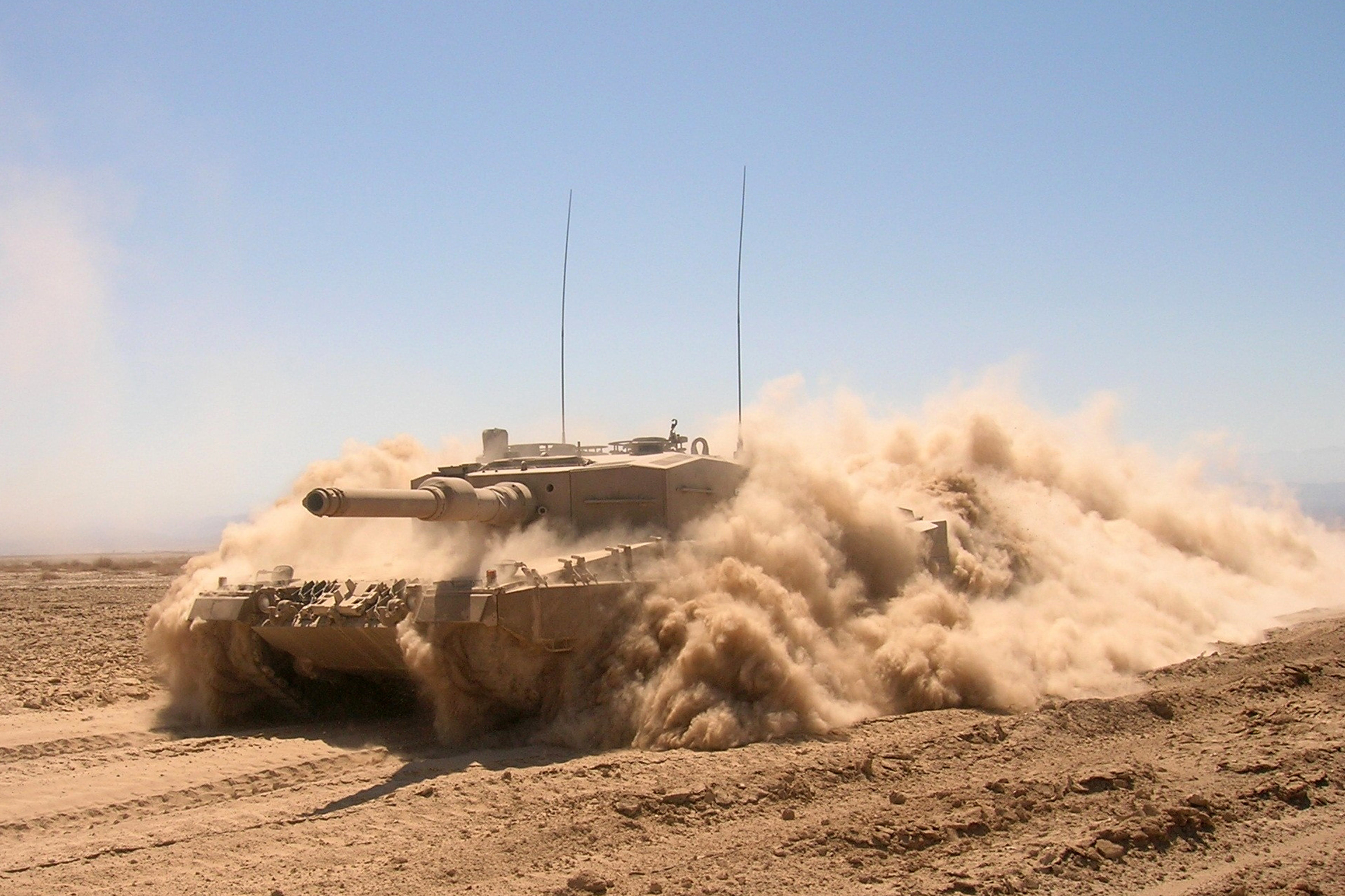 Handy-Wallpaper Leopard 2, Panzer, Militär kostenlos herunterladen.
