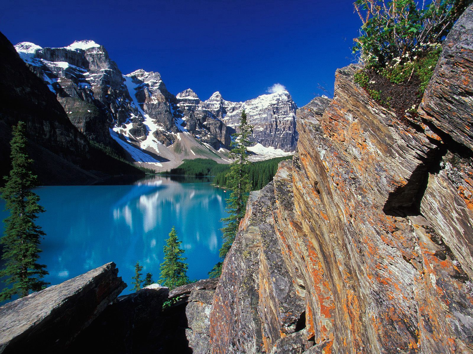 86947 скачать картинку канада, девственная природа, moraine lake, природа, скалы, озеро, голубое, горная порода - обои и заставки бесплатно