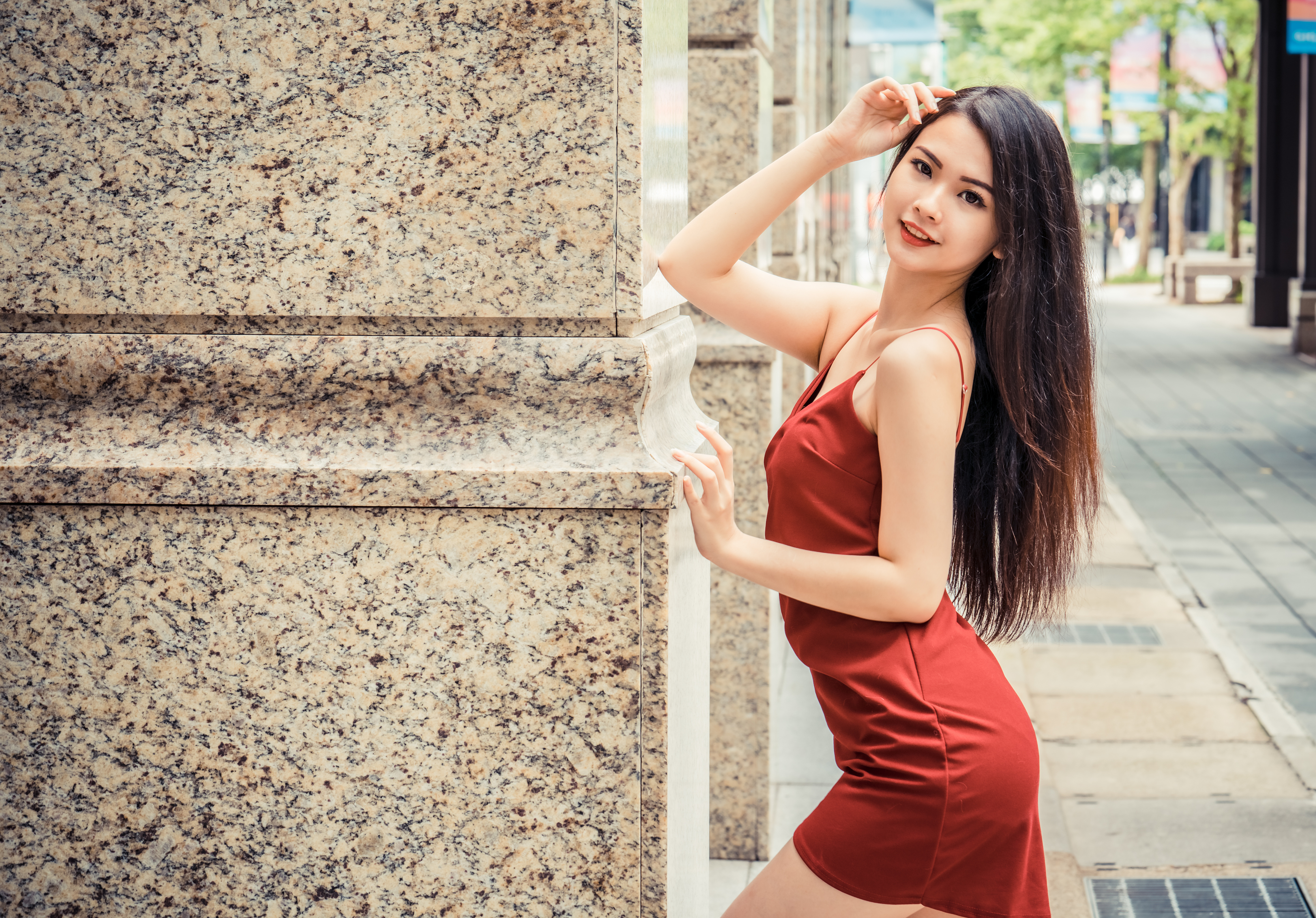 無料モバイル壁紙ブルネット, モデル, 女性, 長い髪, アジア人, 赤いドレスをダウンロードします。