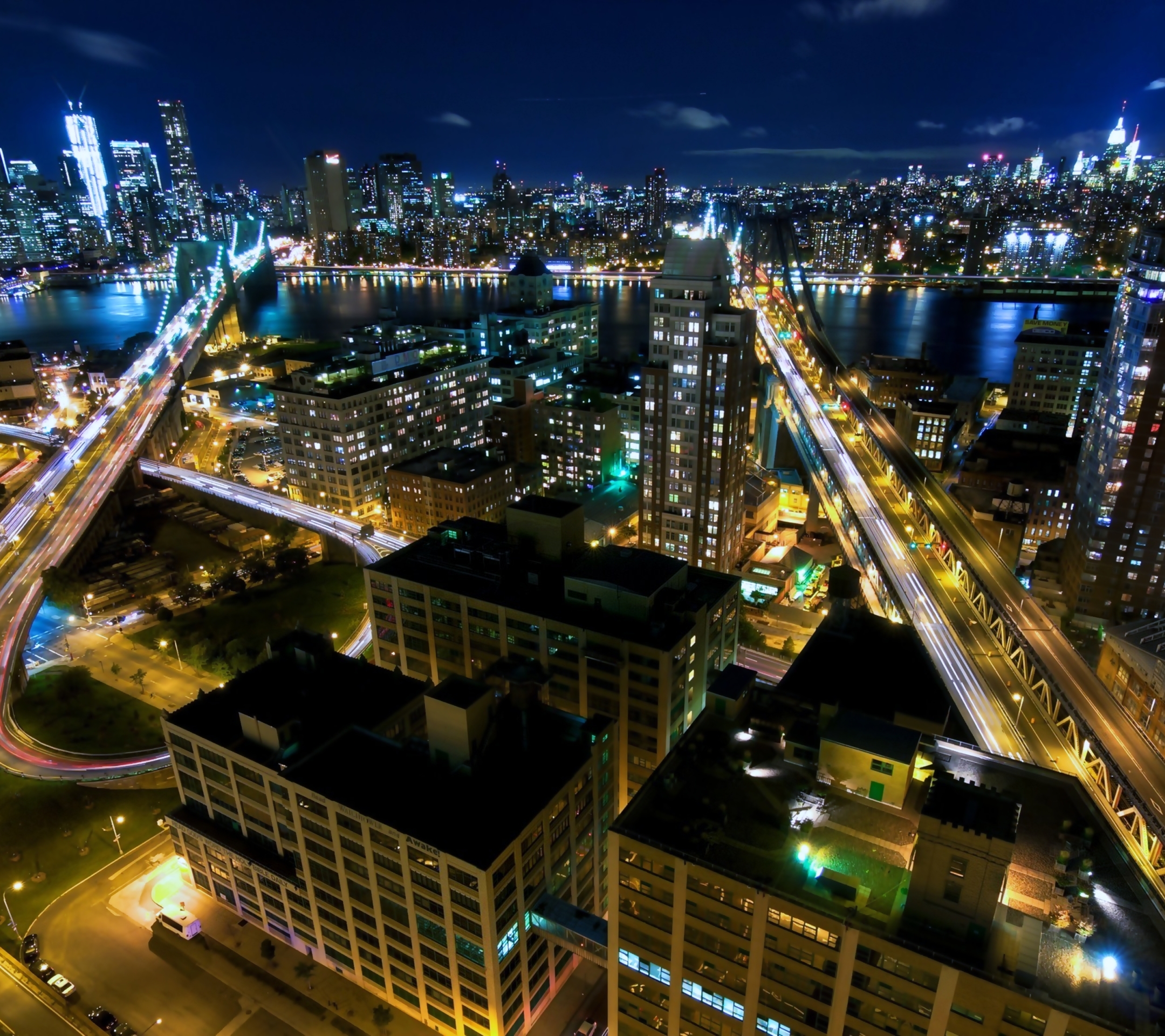 Handy-Wallpaper Städte, Wolkenkratzer, Gebäude, Licht, Straße, Brücke, New York, Manhattan, Nacht, Vereinigte Staaten Von Amerika, Menschengemacht kostenlos herunterladen.