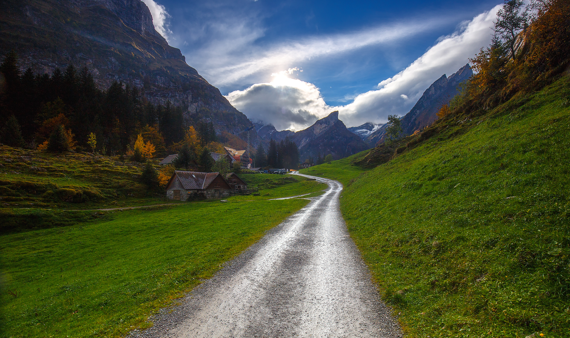 Laden Sie das Straße, Wald, Dorf, Gebirge, Menschengemacht-Bild kostenlos auf Ihren PC-Desktop herunter