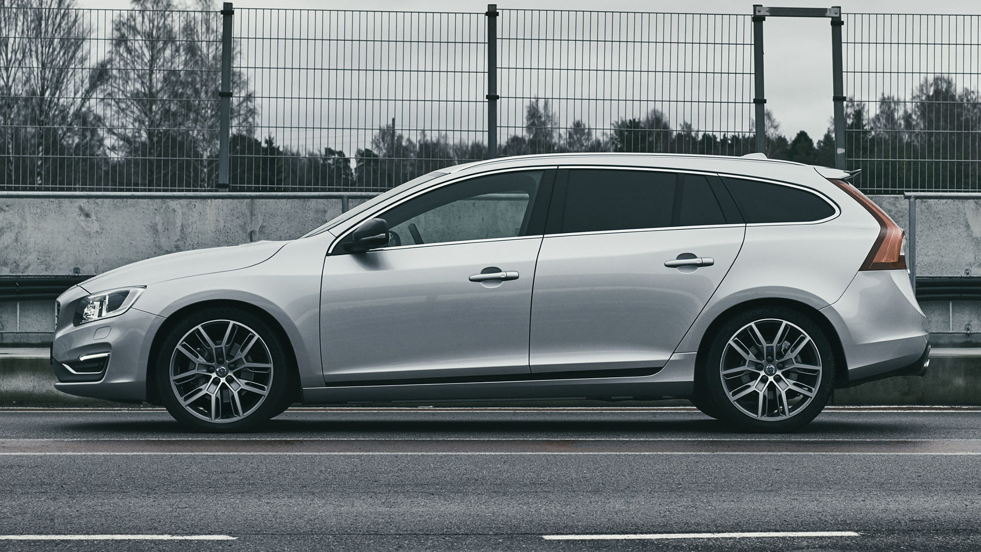 Free download wallpaper Volvo, Car, Station Wagon, Compact Car, Vehicles, Silver Car, Volvo V60 on your PC desktop