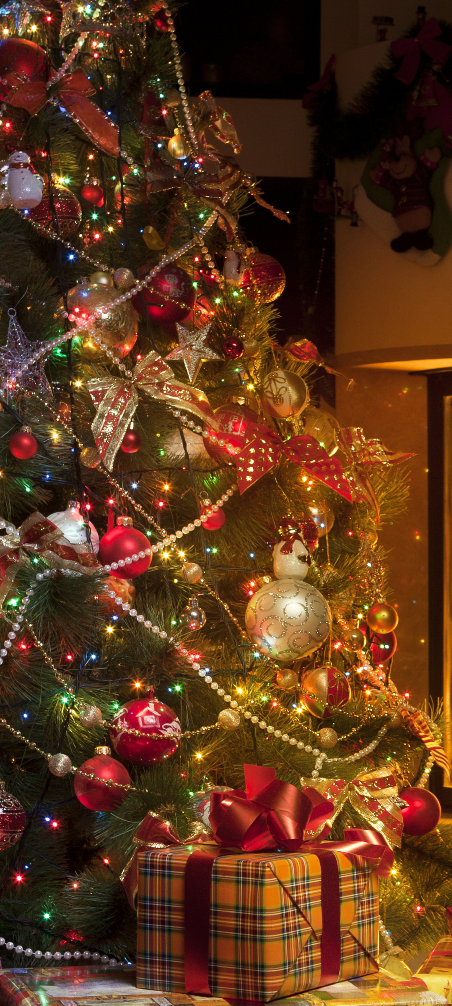 Handy-Wallpaper Feiertage, Weihnachten, Geschenk, Weihnachtsschmuck, Weihnachtsbaum kostenlos herunterladen.