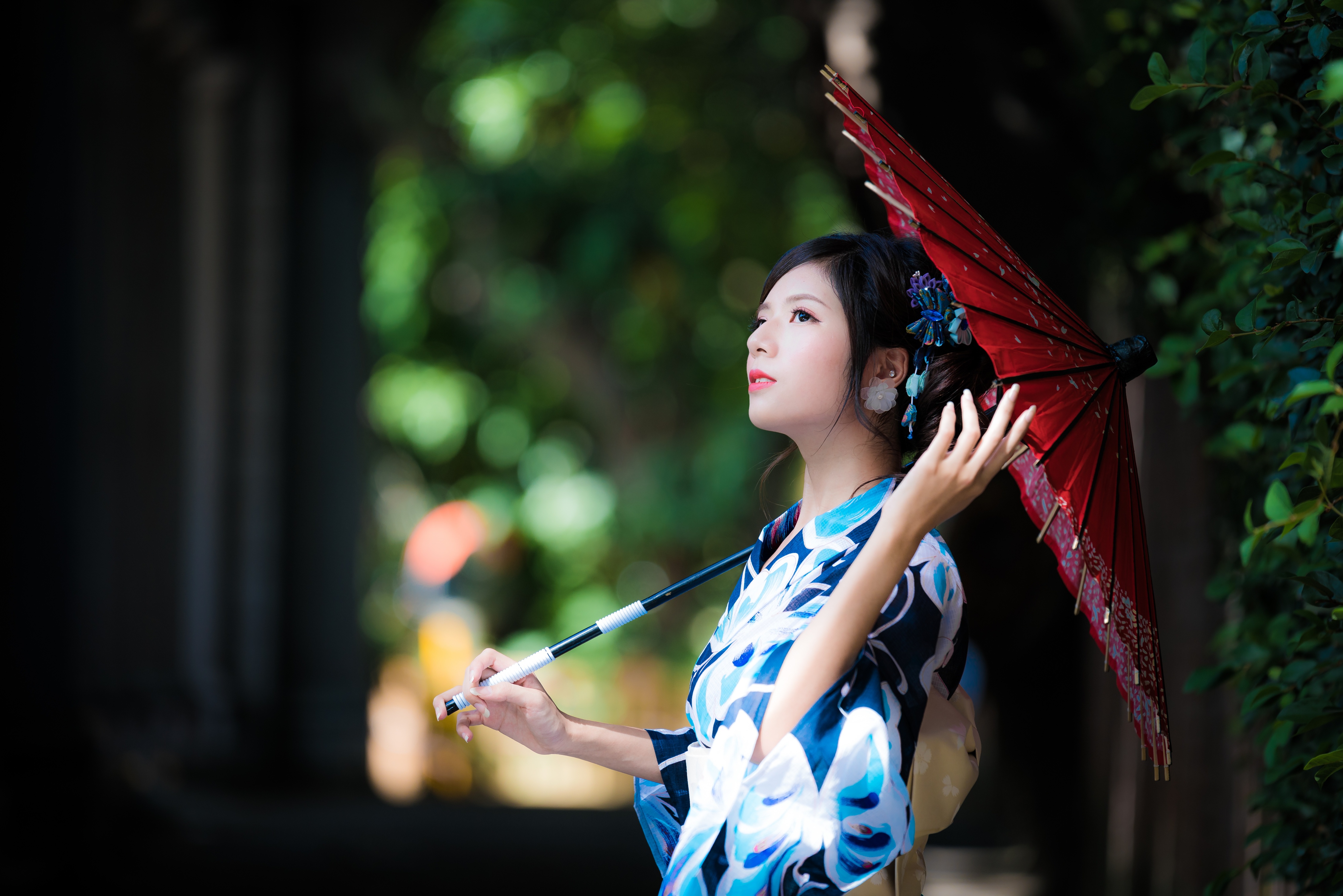 Handy-Wallpaper Regenschirm, Kimono, Modell, Frauen, Schwarzes Haar, Asiatinnen, Tiefenschärfe kostenlos herunterladen.