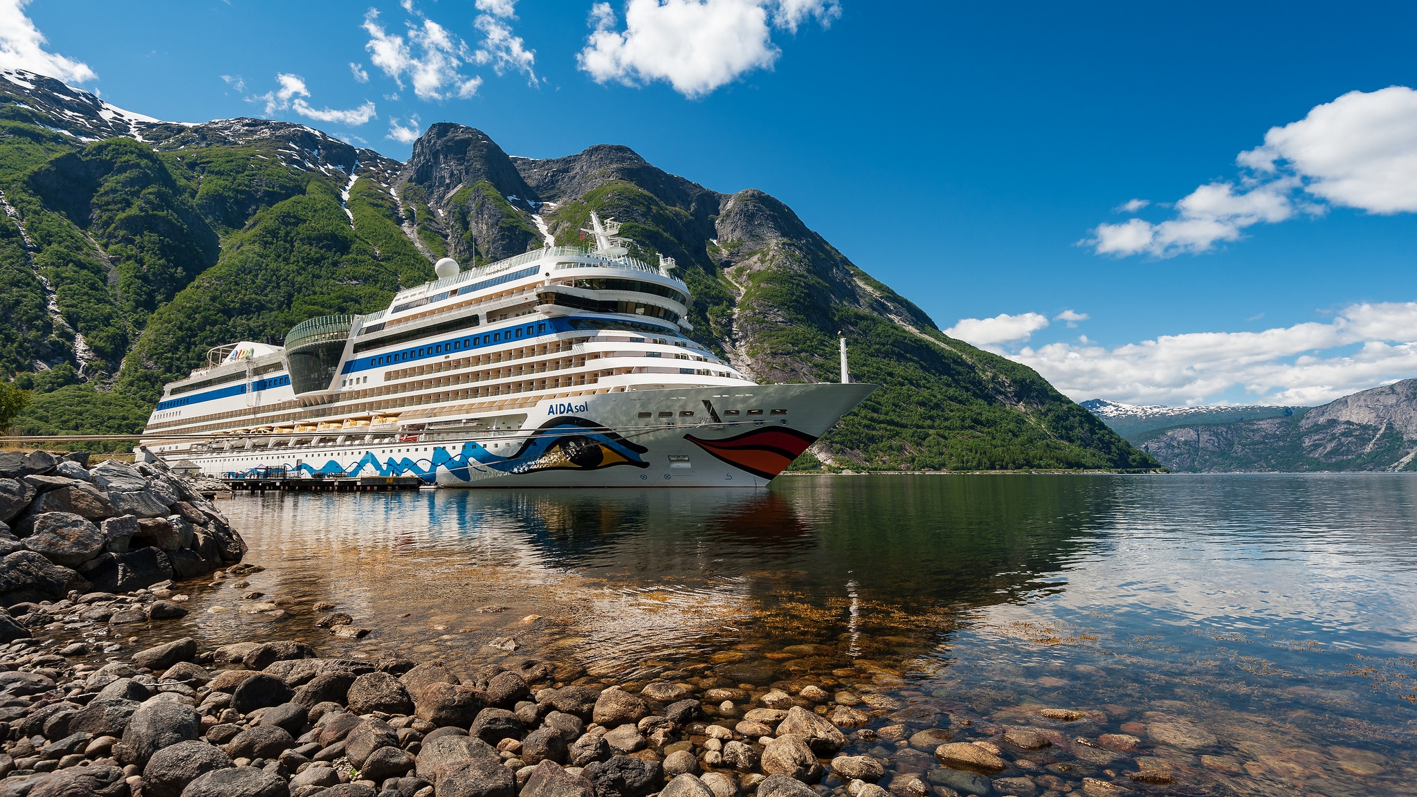 425425 Hintergrundbild herunterladen fahrzeuge, kreuzfahrtschiff, aidasol, fjord, schiff, kreuzfahrtschiffe - Bildschirmschoner und Bilder kostenlos