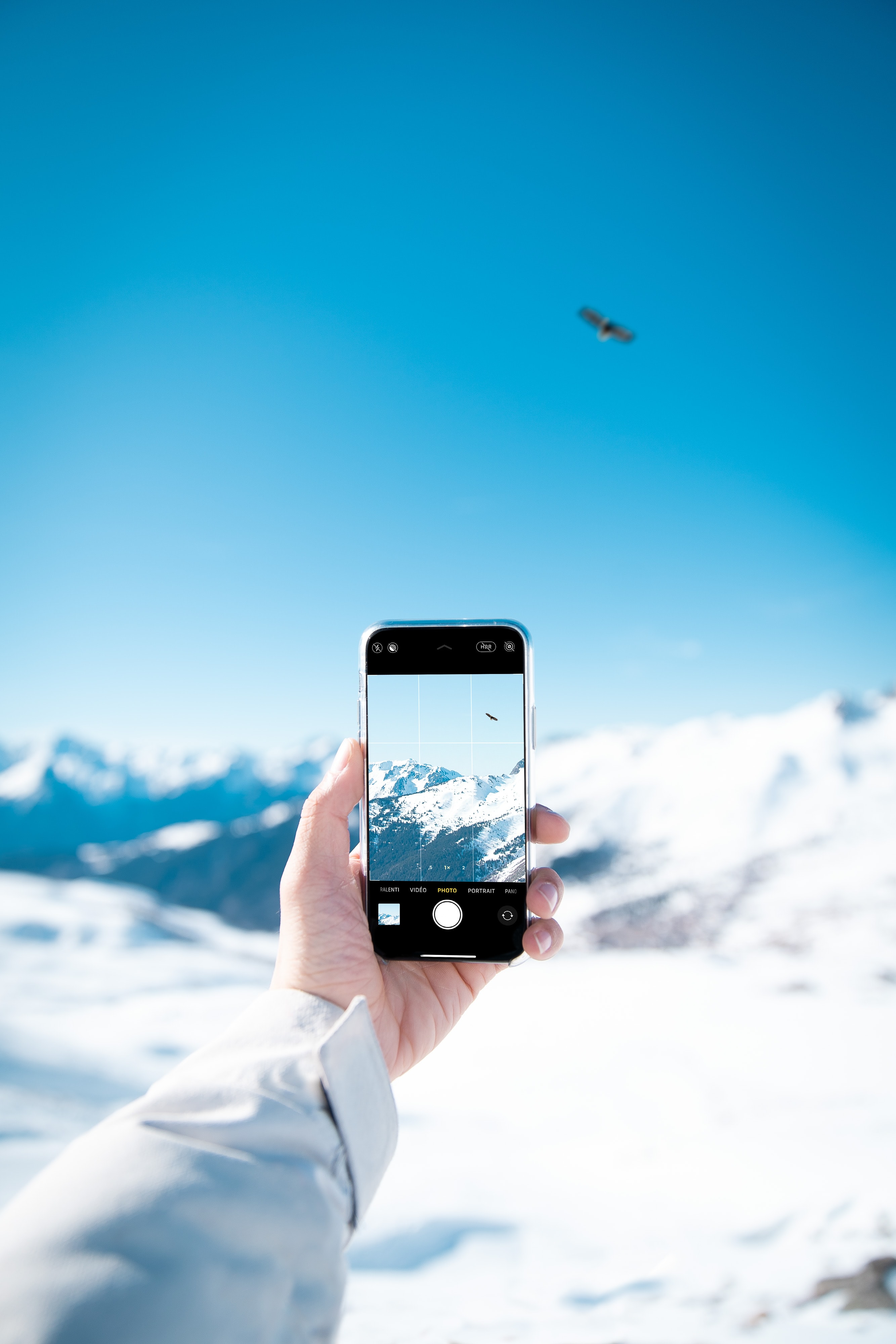 156515 télécharger le fond d'écran téléphone, hiver, montagnes, neige, main, divers, instantané - économiseurs d'écran et images gratuitement