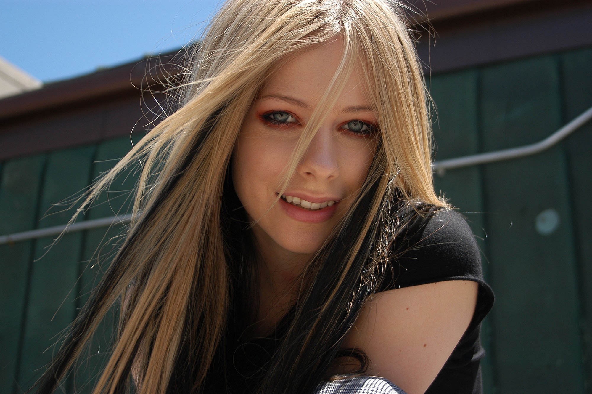 Descarga gratuita de fondo de pantalla para móvil de Avril Lavigne, Música.