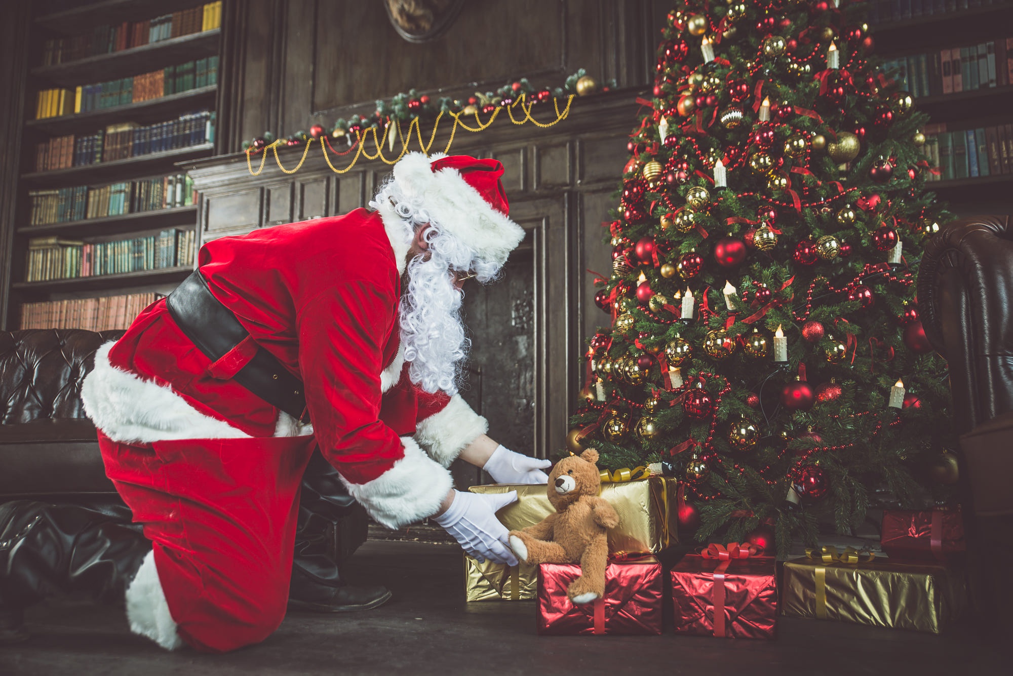 Free download wallpaper Christmas, Holiday, Gift, Christmas Tree, Santa on your PC desktop