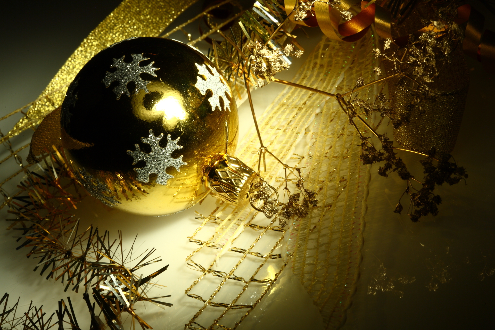 14002 скачать картинку новый год (new year), праздники, игрушки, рождество (christmas xmas), желтые - обои и заставки бесплатно