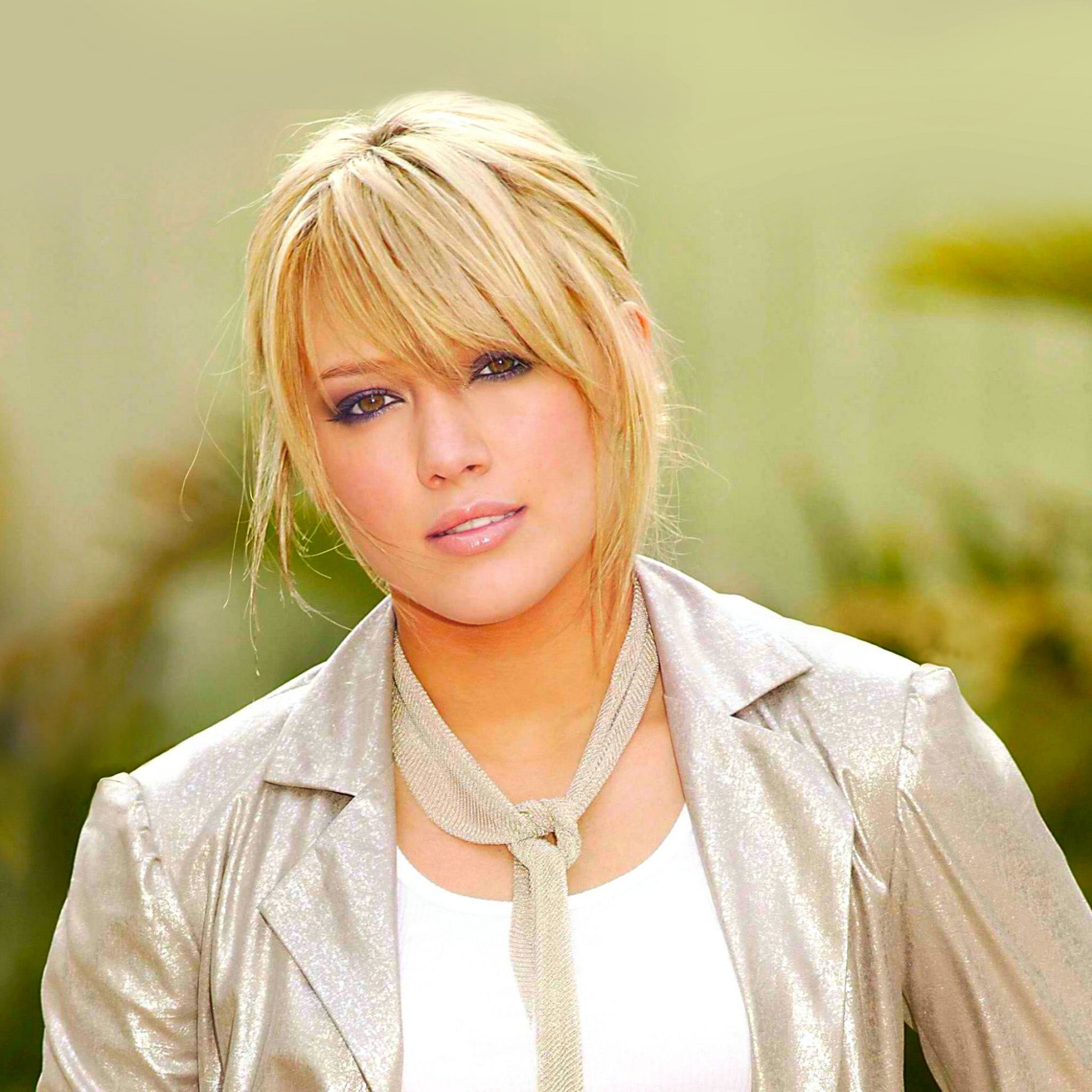 Free download wallpaper Blonde, Face, Celebrity, Hilary Duff on your PC desktop