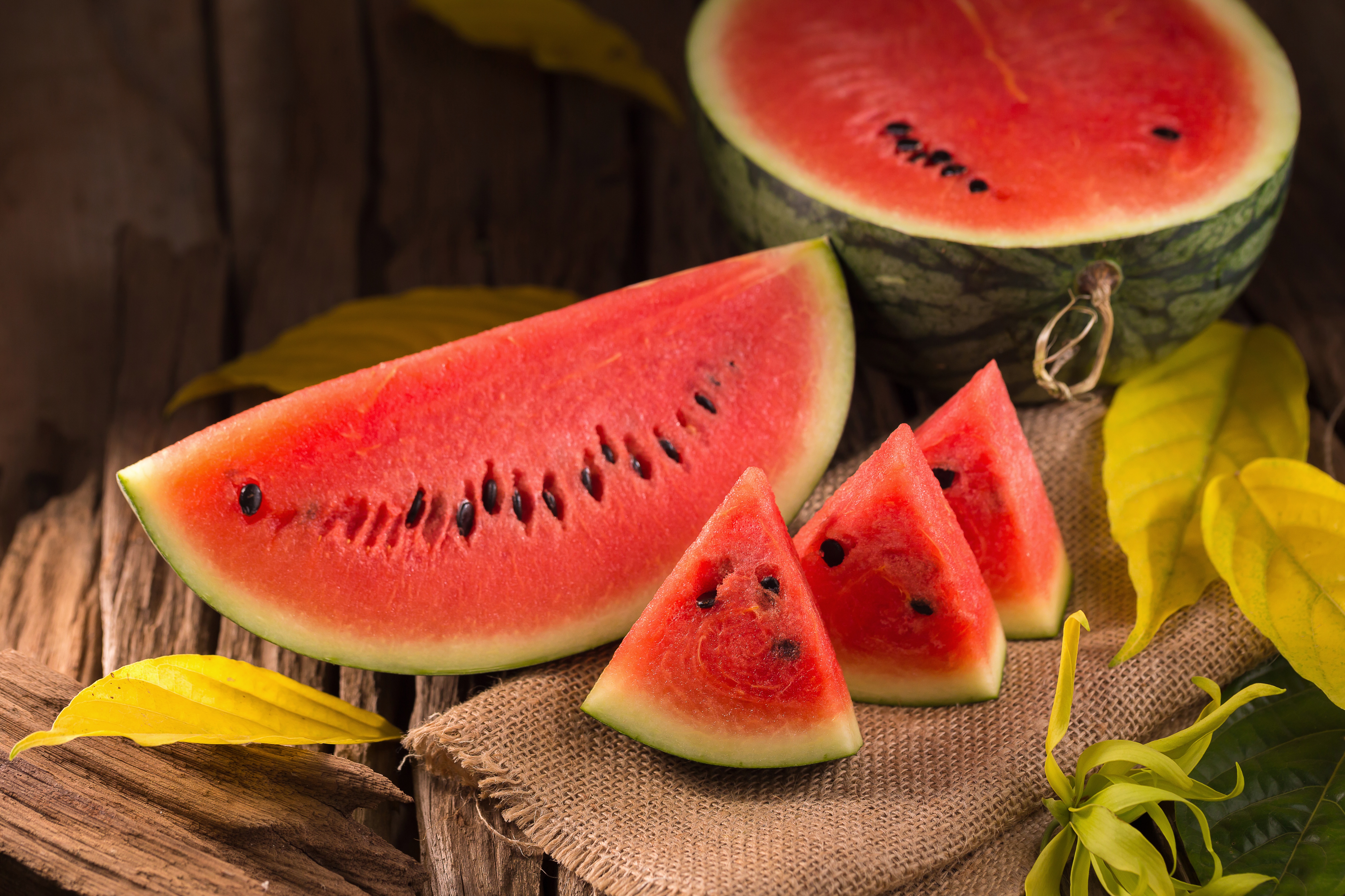 Handy-Wallpaper Frucht, Wassermelone, Nahrungsmittel, Stillleben, Früchte kostenlos herunterladen.