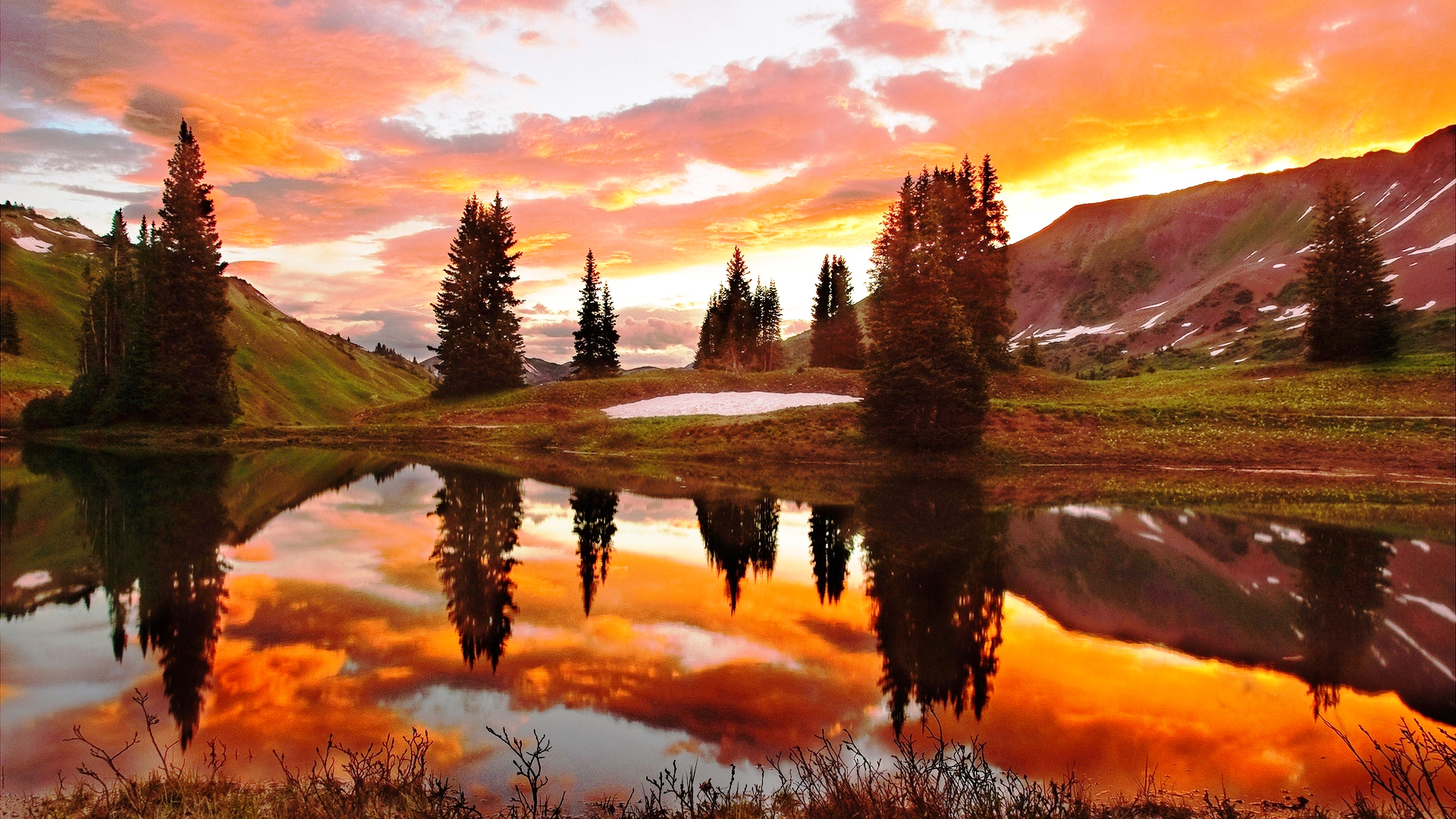 Handy-Wallpaper Berg, See, Baum, Wolke, Sonnenuntergang, Erde/natur, Spiegelung kostenlos herunterladen.