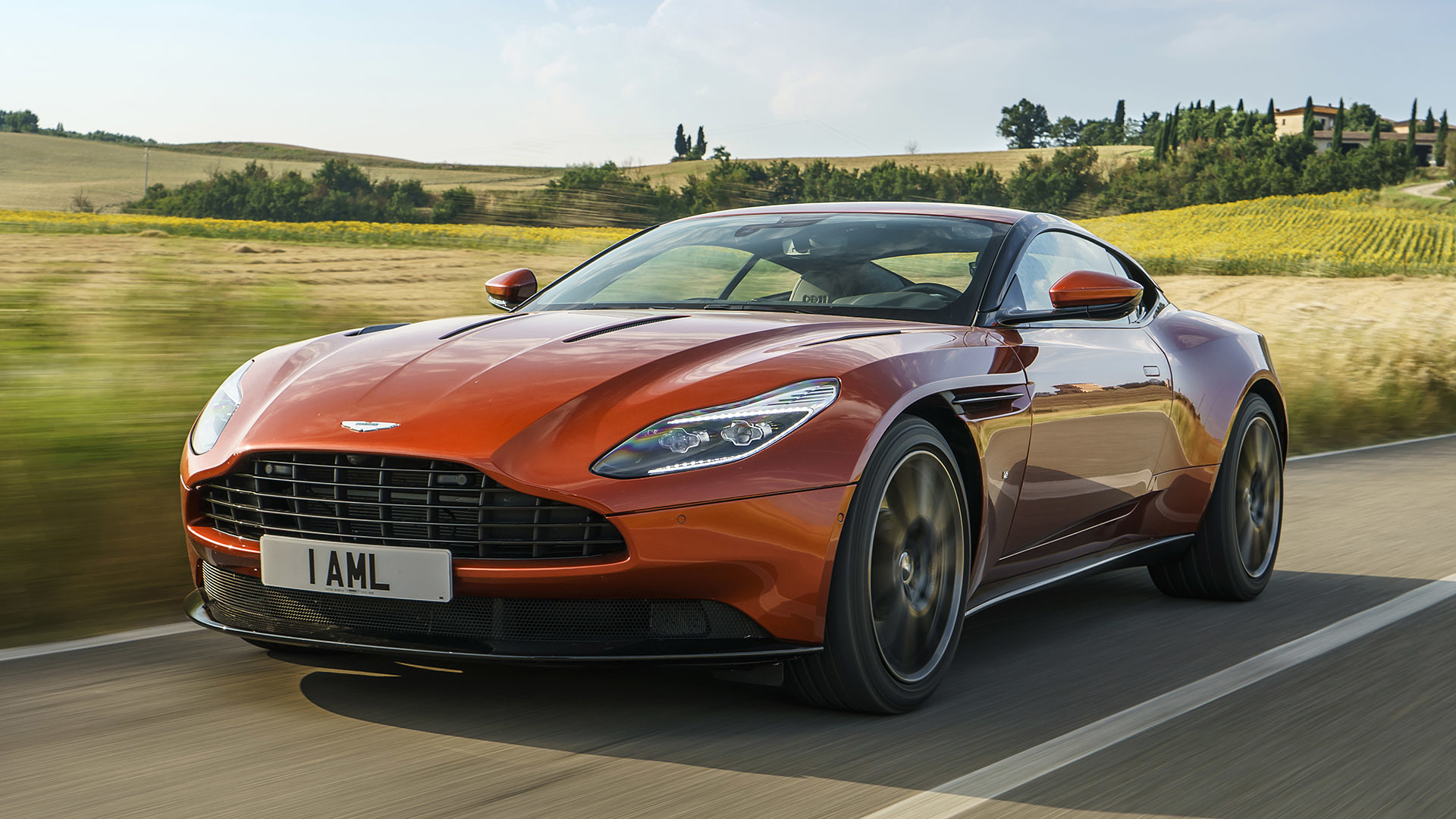 Handy-Wallpaper Aston Martin, Autos, Aston Martin Db11, Fahrzeuge, Großer Tourer, Orangefarbenes Auto kostenlos herunterladen.