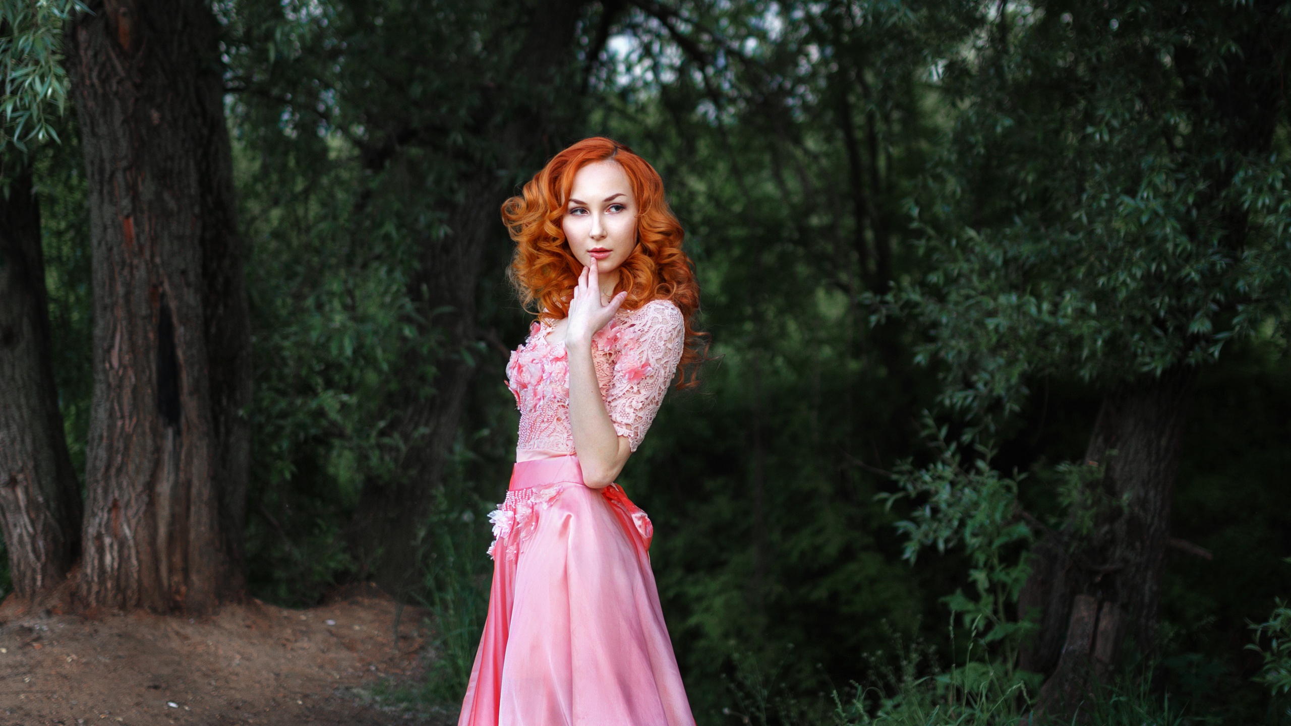 無料モバイル壁紙赤毛, モデル, 女性, ピンクのドレスをダウンロードします。