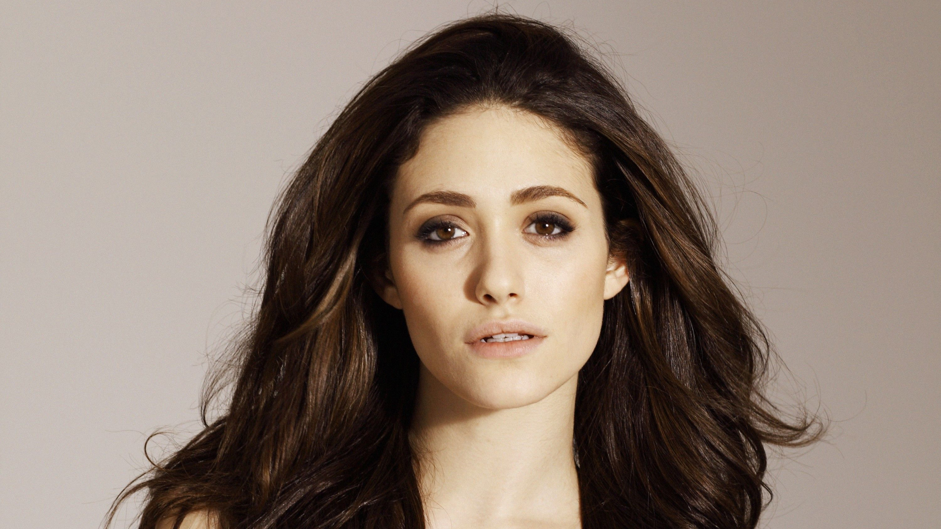Download mobile wallpaper Face, Brunette, American, Celebrity, Brown Eyes, Actress, Emmy Rossum for free.