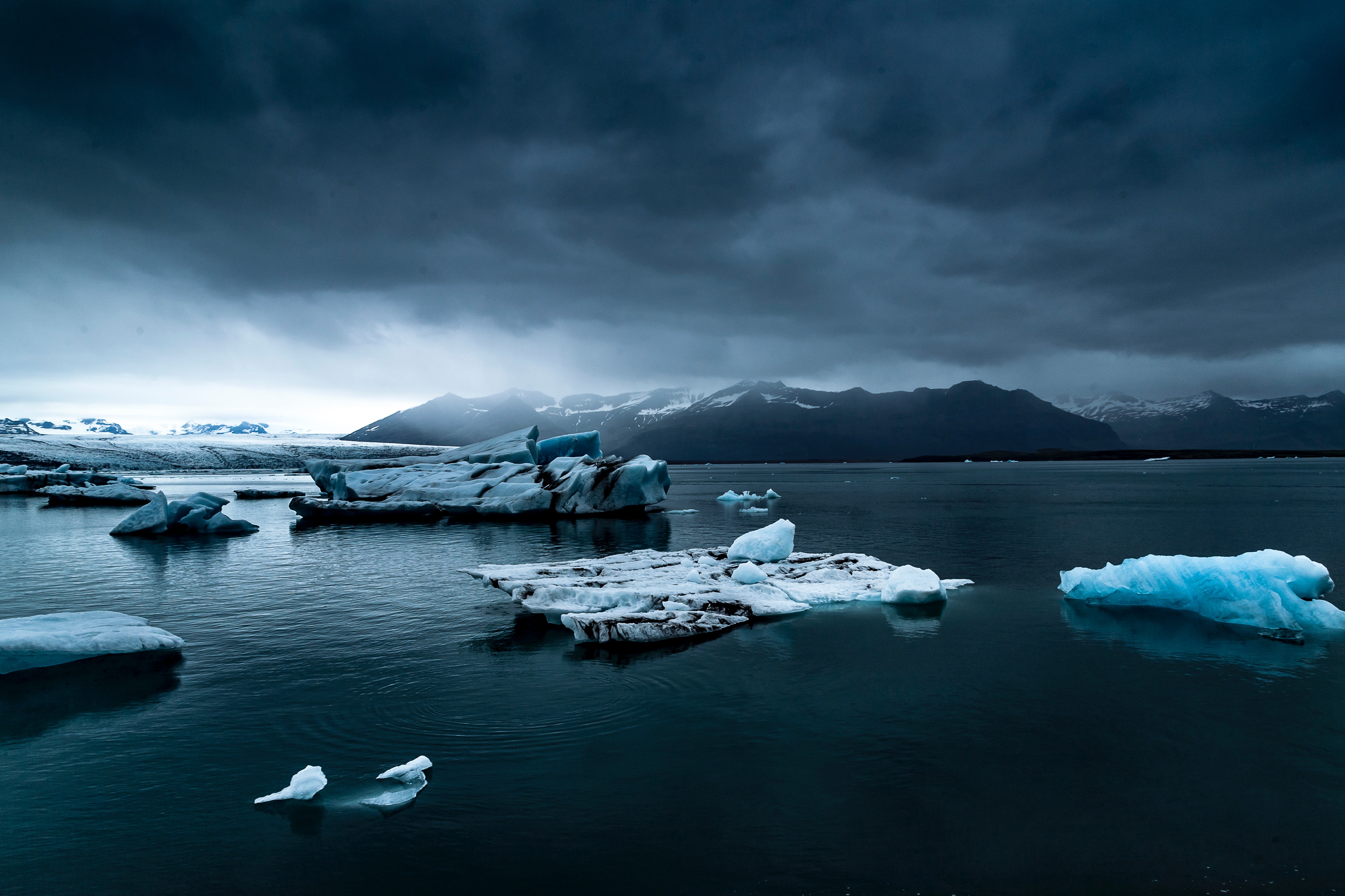 148246 descargar fondo de pantalla islandia, naturaleza, montañas, hielo, nieve, lago, niebla, iceberg, témpanos de hielo: protectores de pantalla e imágenes gratis