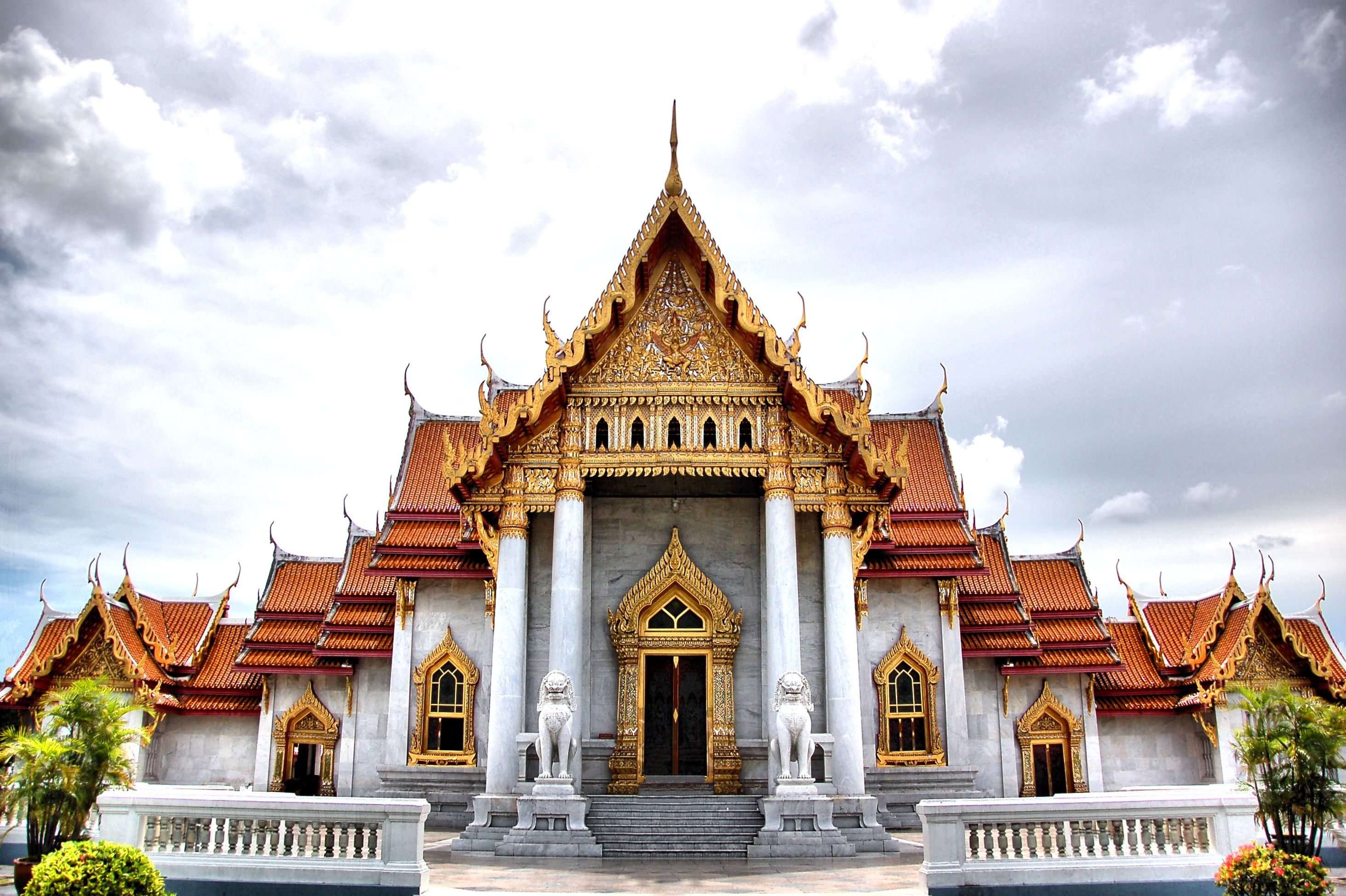 Die besten Wat Benchamabophit-Hintergründe für den Telefonbildschirm