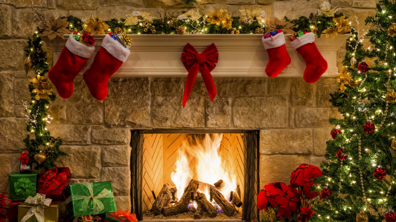 732893壁紙のダウンロードホリデー, クリスマス, クリスマスオーナメント, クリスマスツリー, 暖炉, 贈り物-スクリーンセーバーと写真を無料で