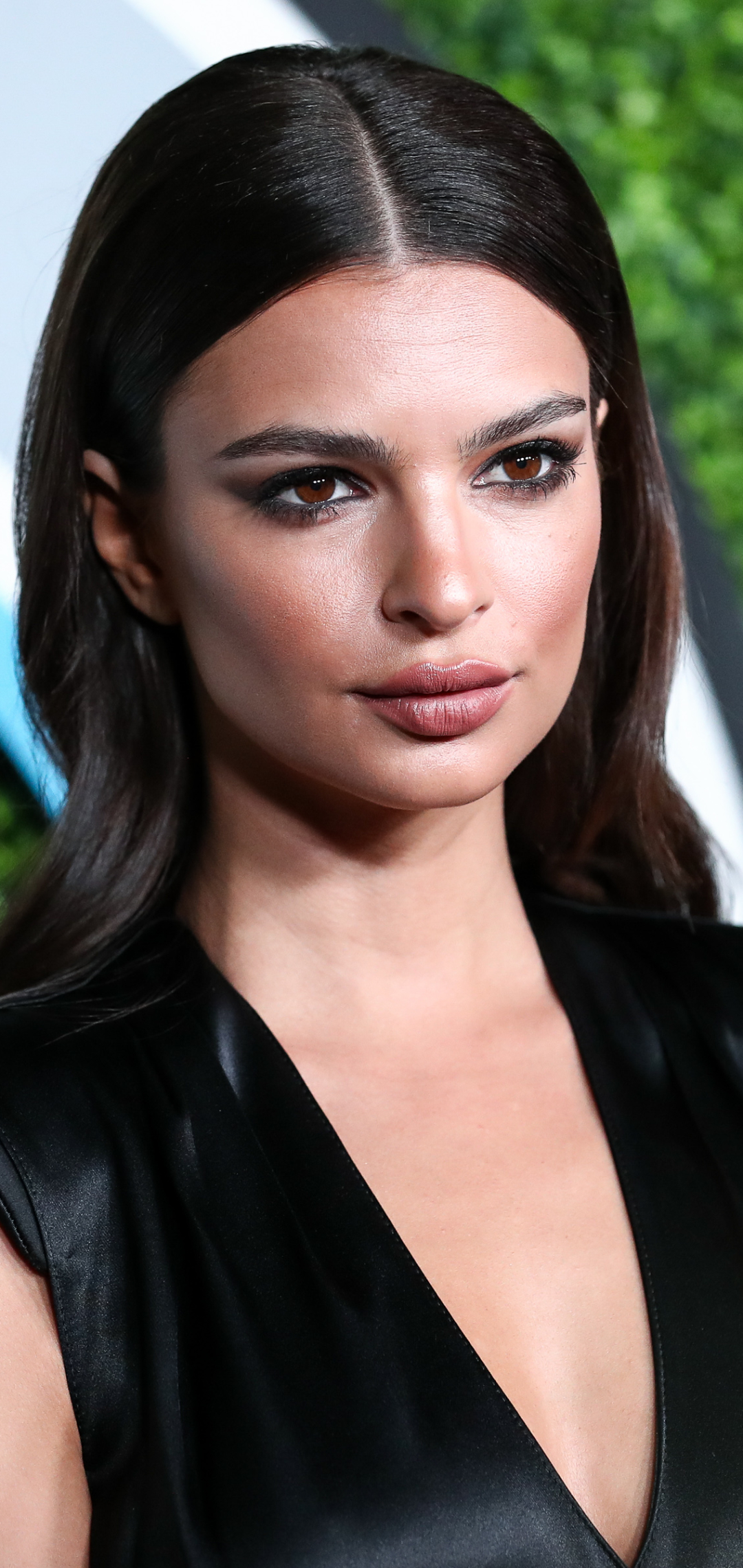 Download mobile wallpaper Celebrity, Emily Ratajkowski for free.