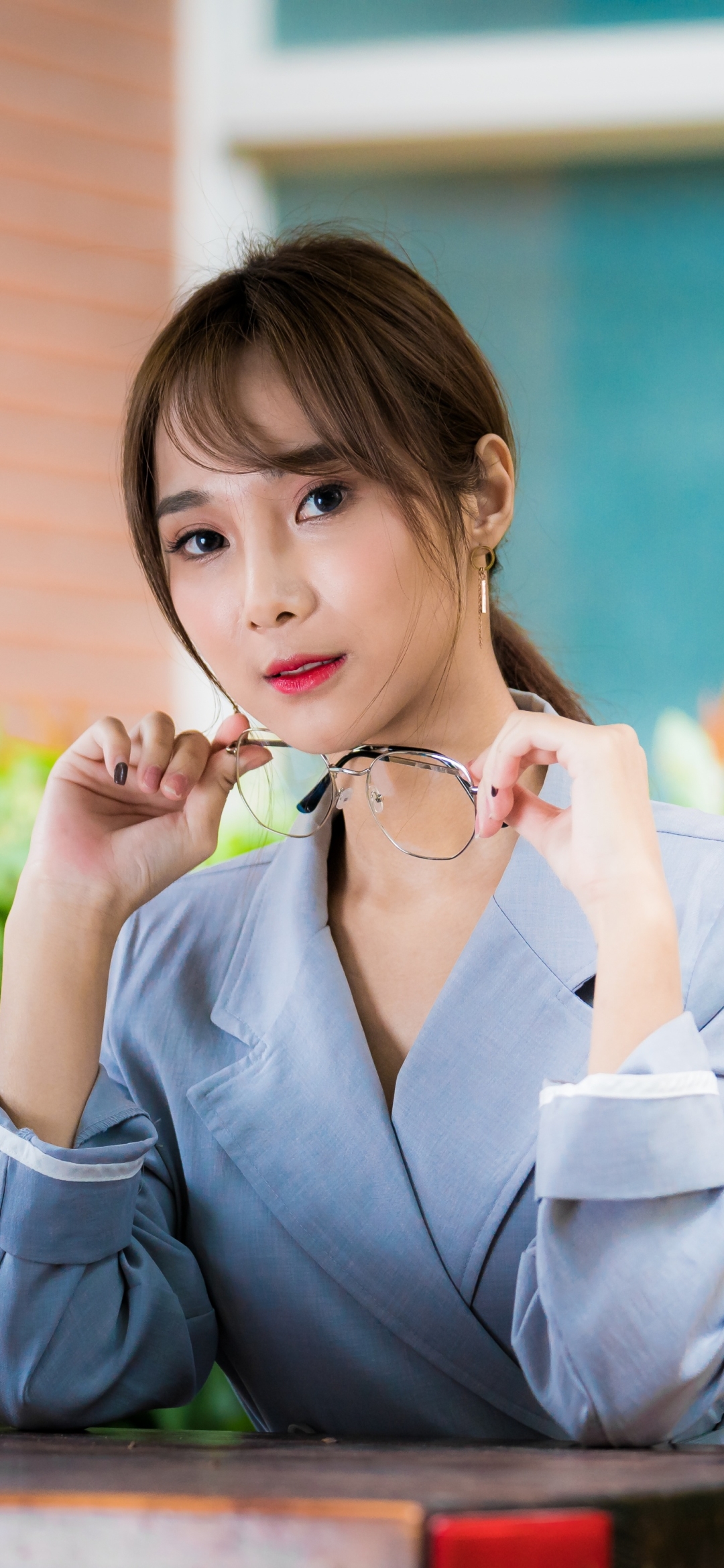 Handy-Wallpaper Brille, Modell, Frauen, Asiatinnen kostenlos herunterladen.