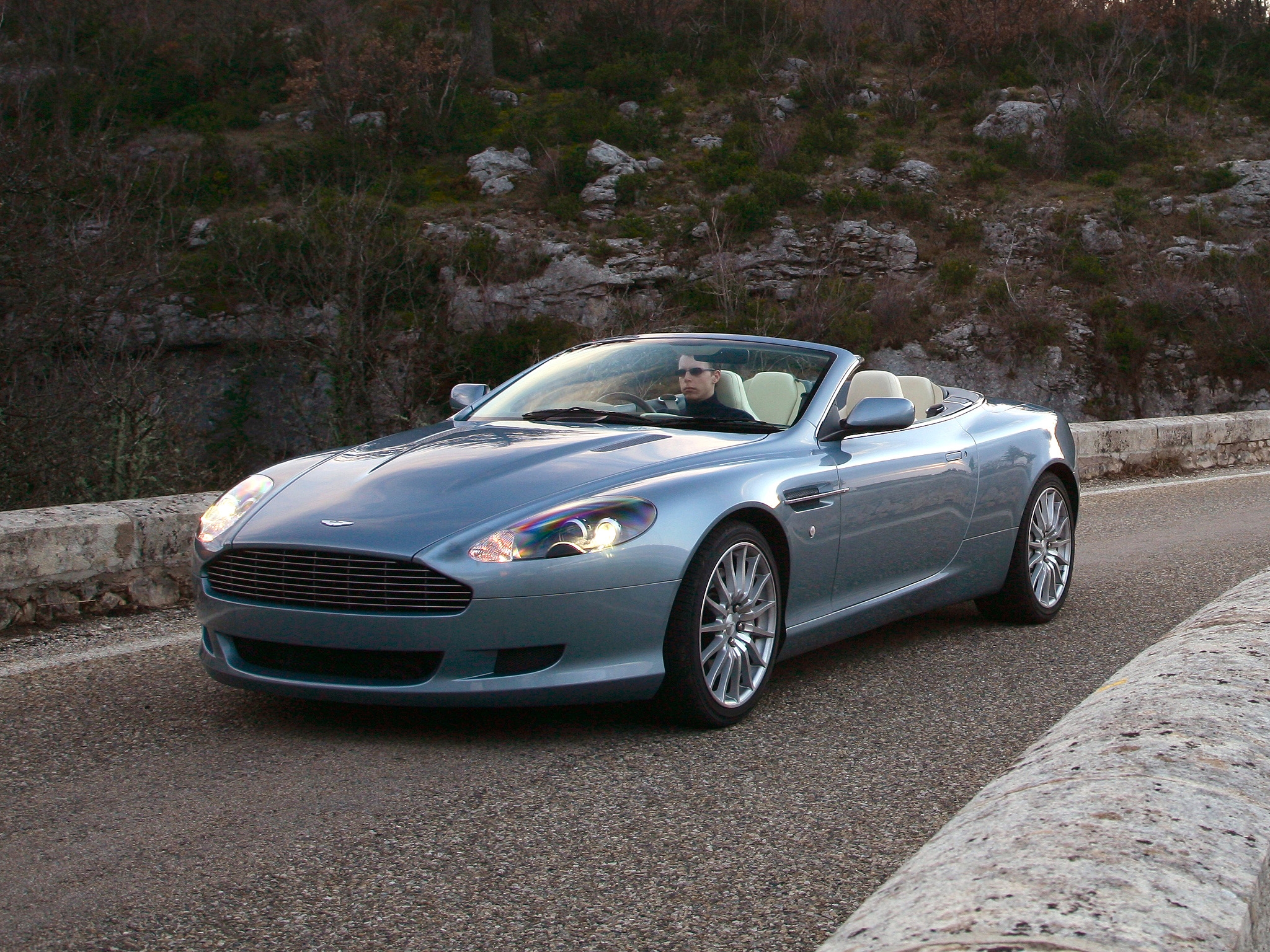 Free download wallpaper Auto, Nature, Grass, Aston Martin, Cars, Asphalt, Style, 2004, Db9, Side View on your PC desktop