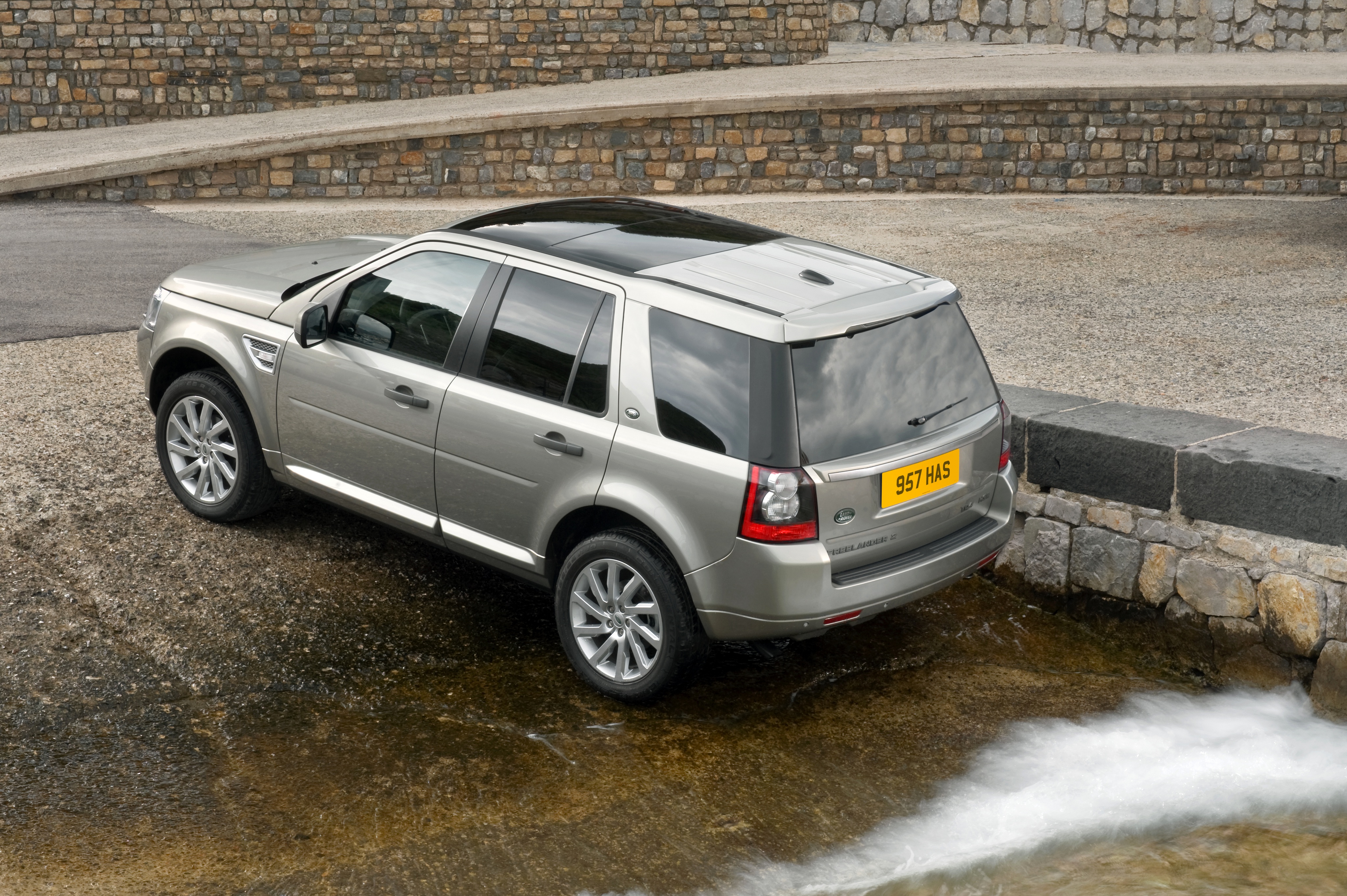 Baixar papel de parede para celular de Land Rover, Carro, Suv, Veículos, Carro Prateado, Land Rover Freelander gratuito.