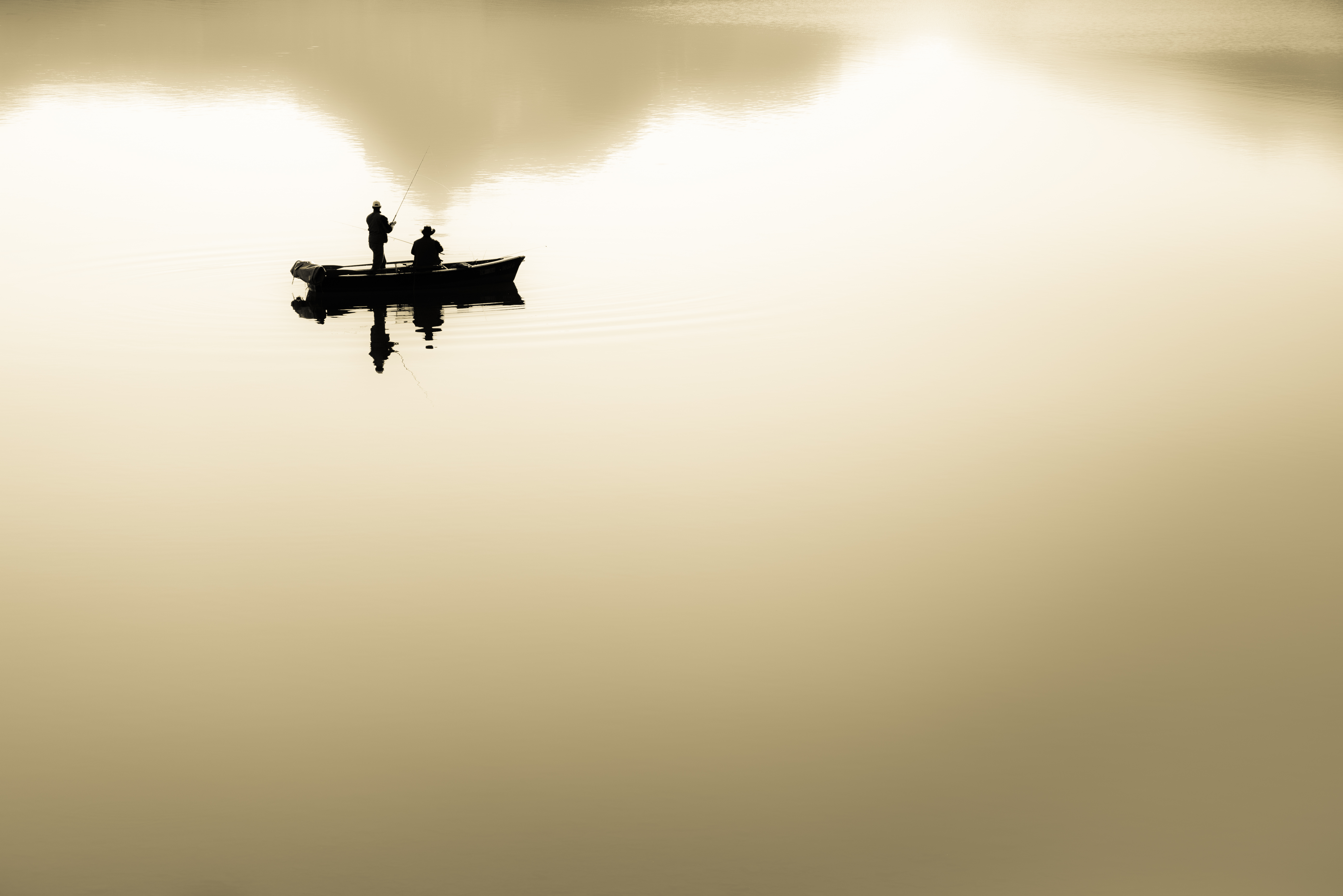 minimalism, lake, silhouettes, boat, fishermen