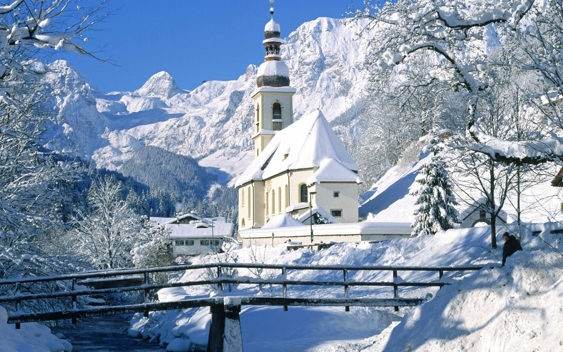 Handy-Wallpaper Kirche, Deutschland, Erde, Gebäude, Schnee, Menschengemacht, Winter, Baum kostenlos herunterladen.