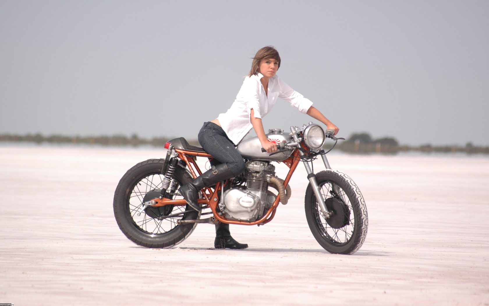 Laden Sie das Frauen, Mädchen & Motorräder-Bild kostenlos auf Ihren PC-Desktop herunter