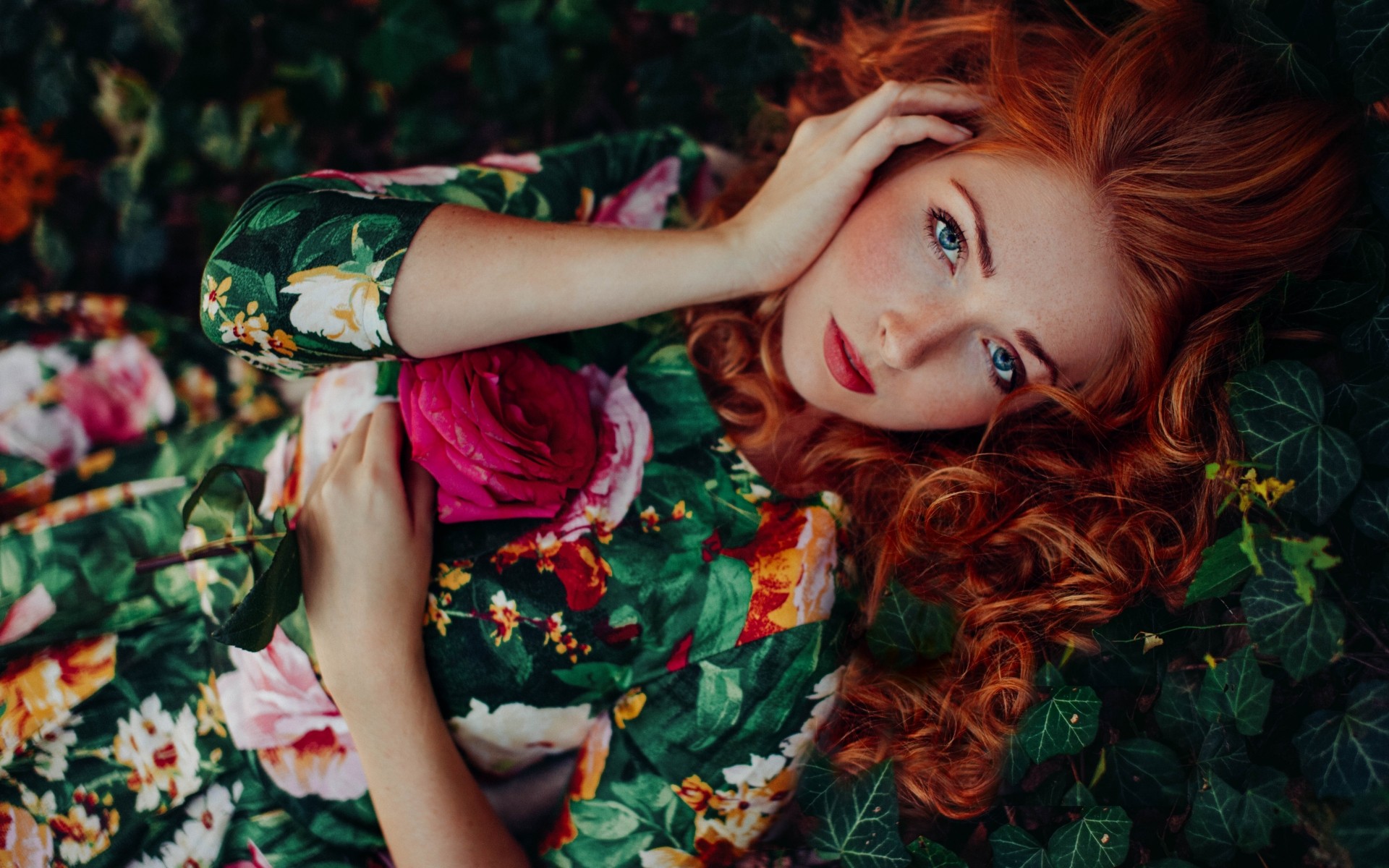 Free download wallpaper Flower, Rose, Redhead, Model, Women, Blue Eyes, Lipstick, Lying Down on your PC desktop