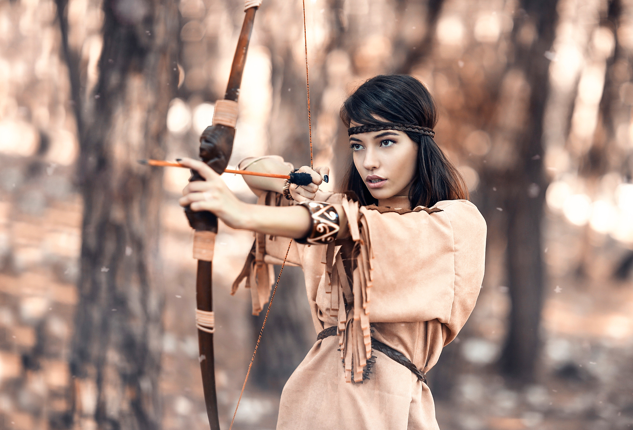 Download mobile wallpaper Blur, Bow, Brunette, Women, Archer, Brown Eyes, Native American, Outdoor for free.