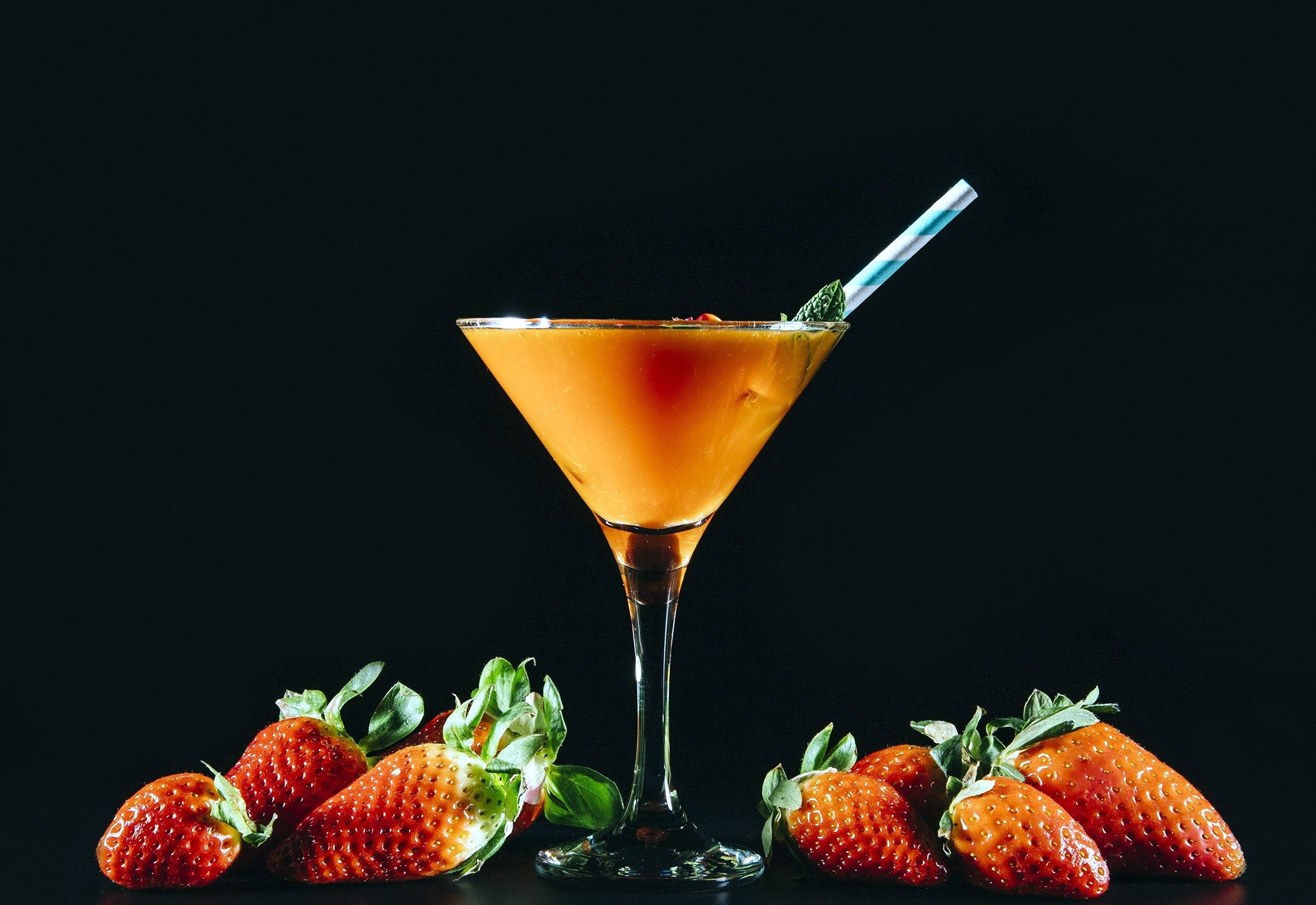 Download mobile wallpaper Food, Strawberry, Cocktail for free.