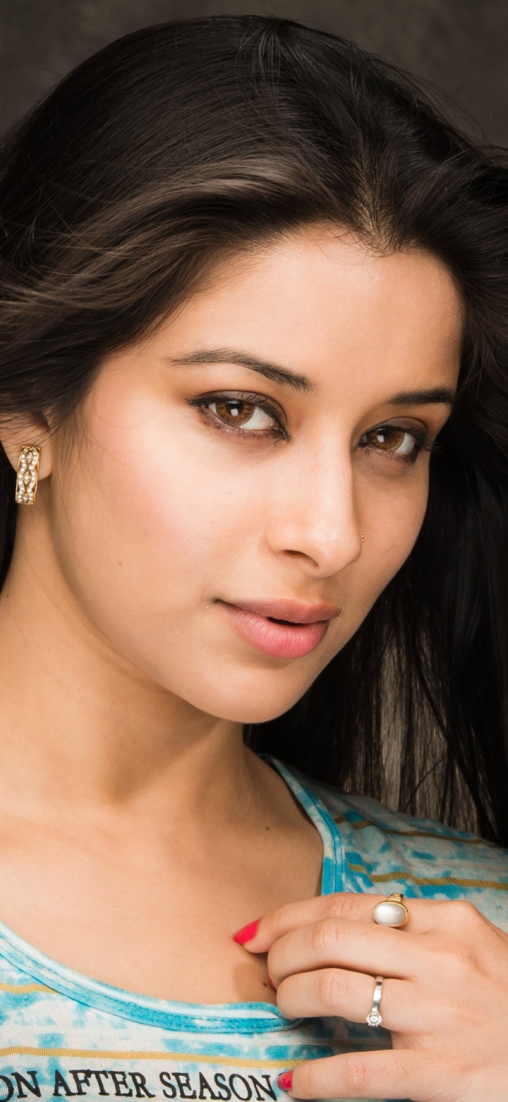 Download mobile wallpaper Women, Indian, Brown Eyes, Black Hair, Actress, Bollywood, Nyra Banerjee for free.