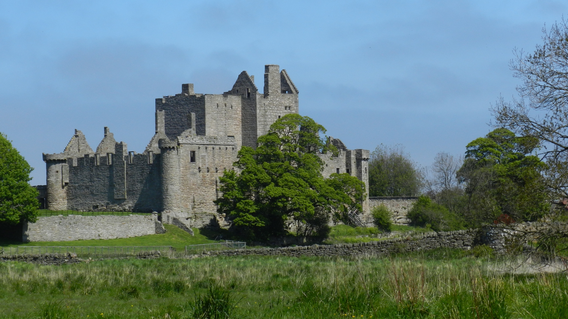 Laden Sie Craigmillar Castle HD-Desktop-Hintergründe herunter