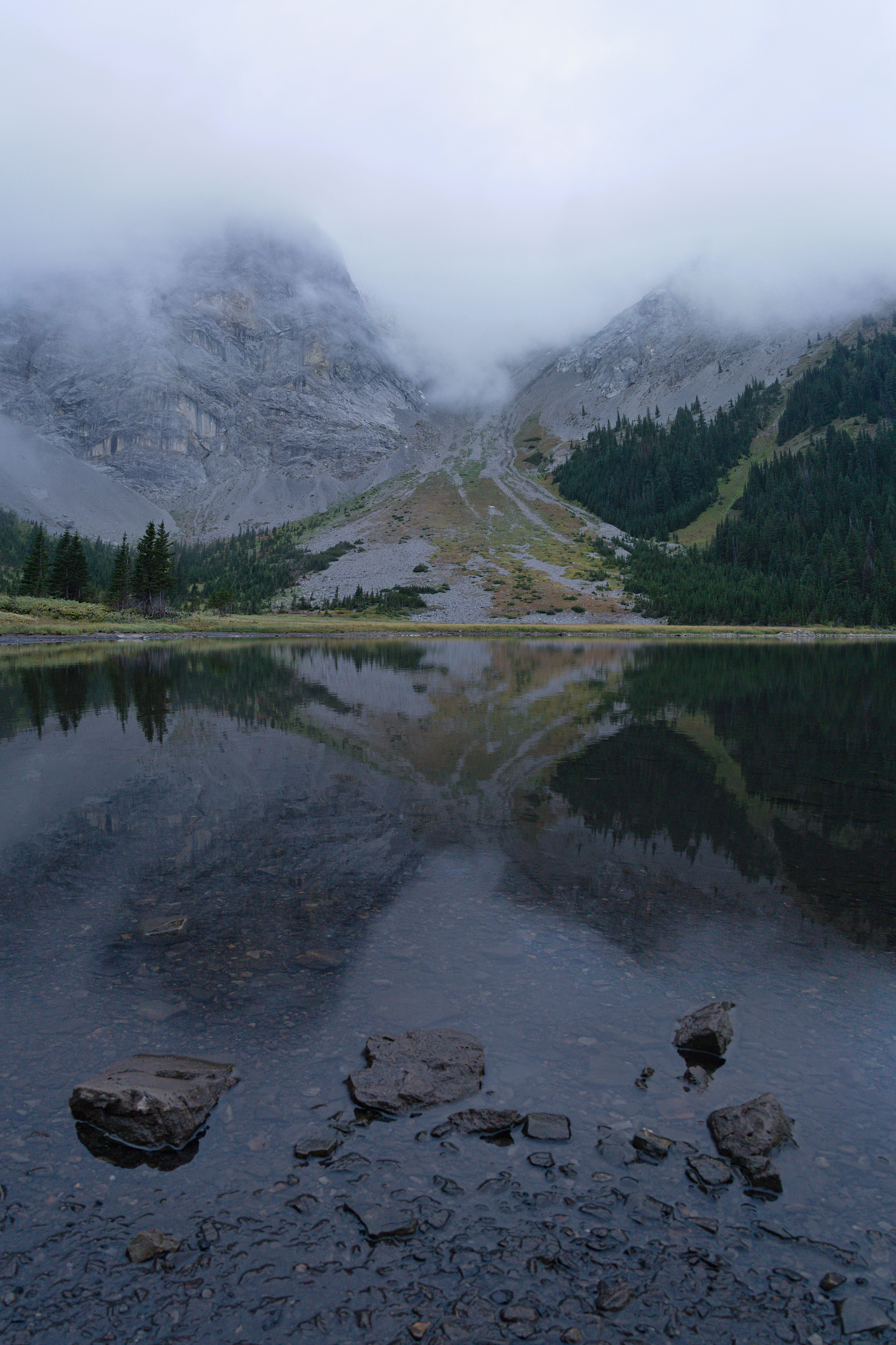 PCデスクトップに自然, 木, ストーンズ, 山脈, 湖, 霧画像を無料でダウンロード