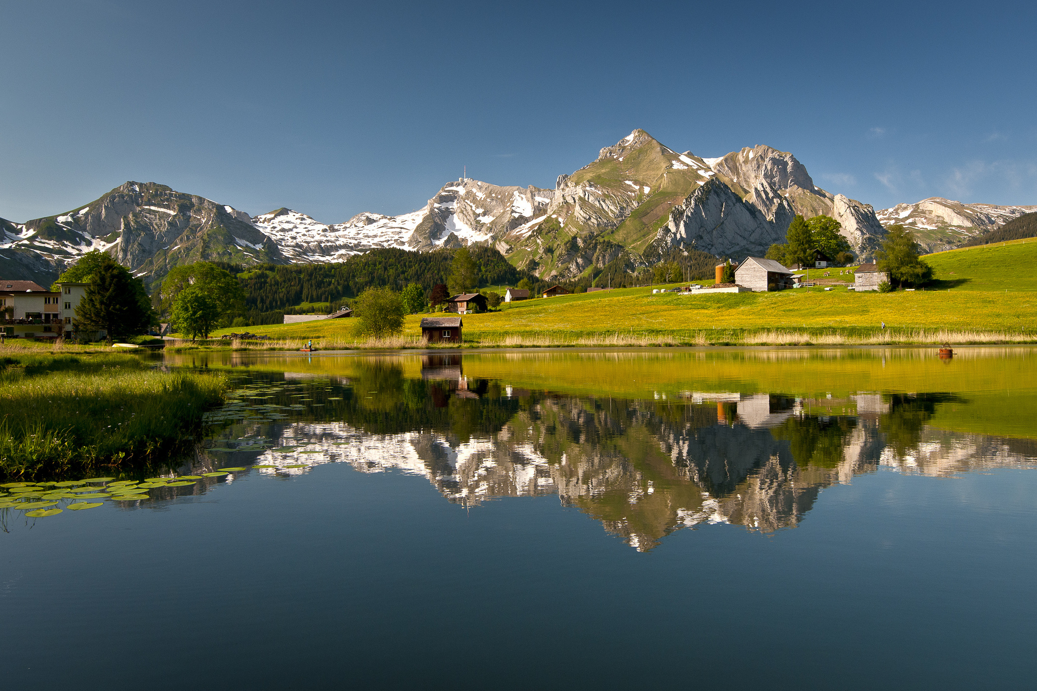 Handy-Wallpaper Natur, See, Schweiz, Gebirge, Fotografie, Spiegelung kostenlos herunterladen.