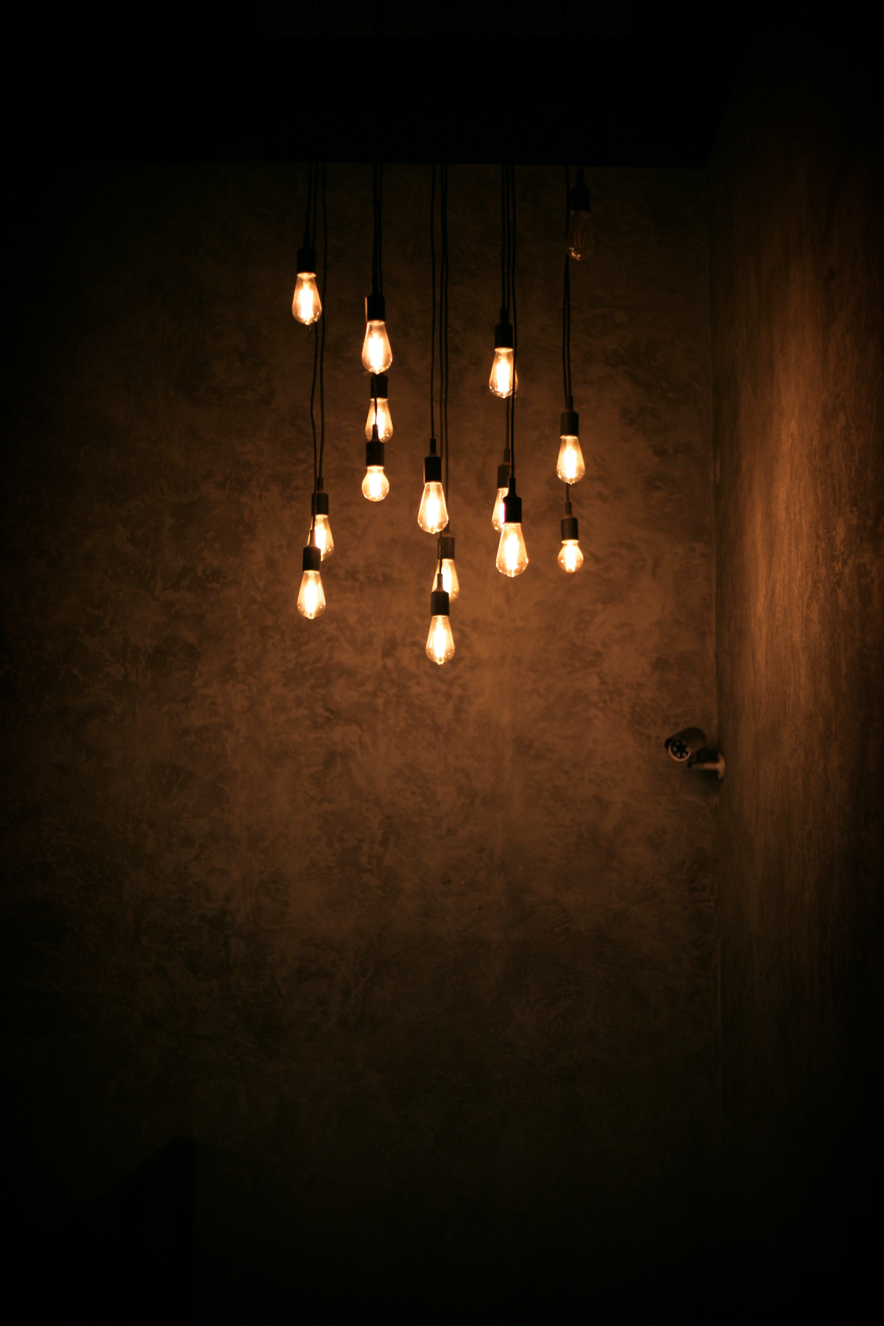 light bulbs, dark, glow, room HD wallpaper