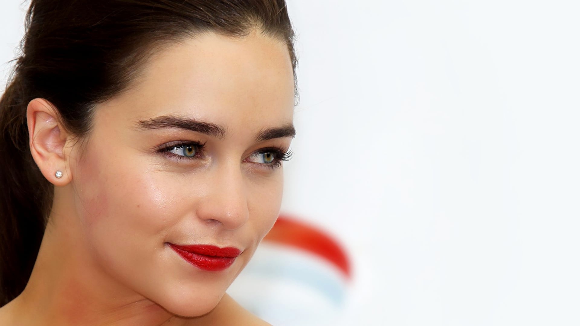 Download mobile wallpaper English, Face, Blue Eyes, Celebrity, Actress, Lipstick, Emilia Clarke for free.