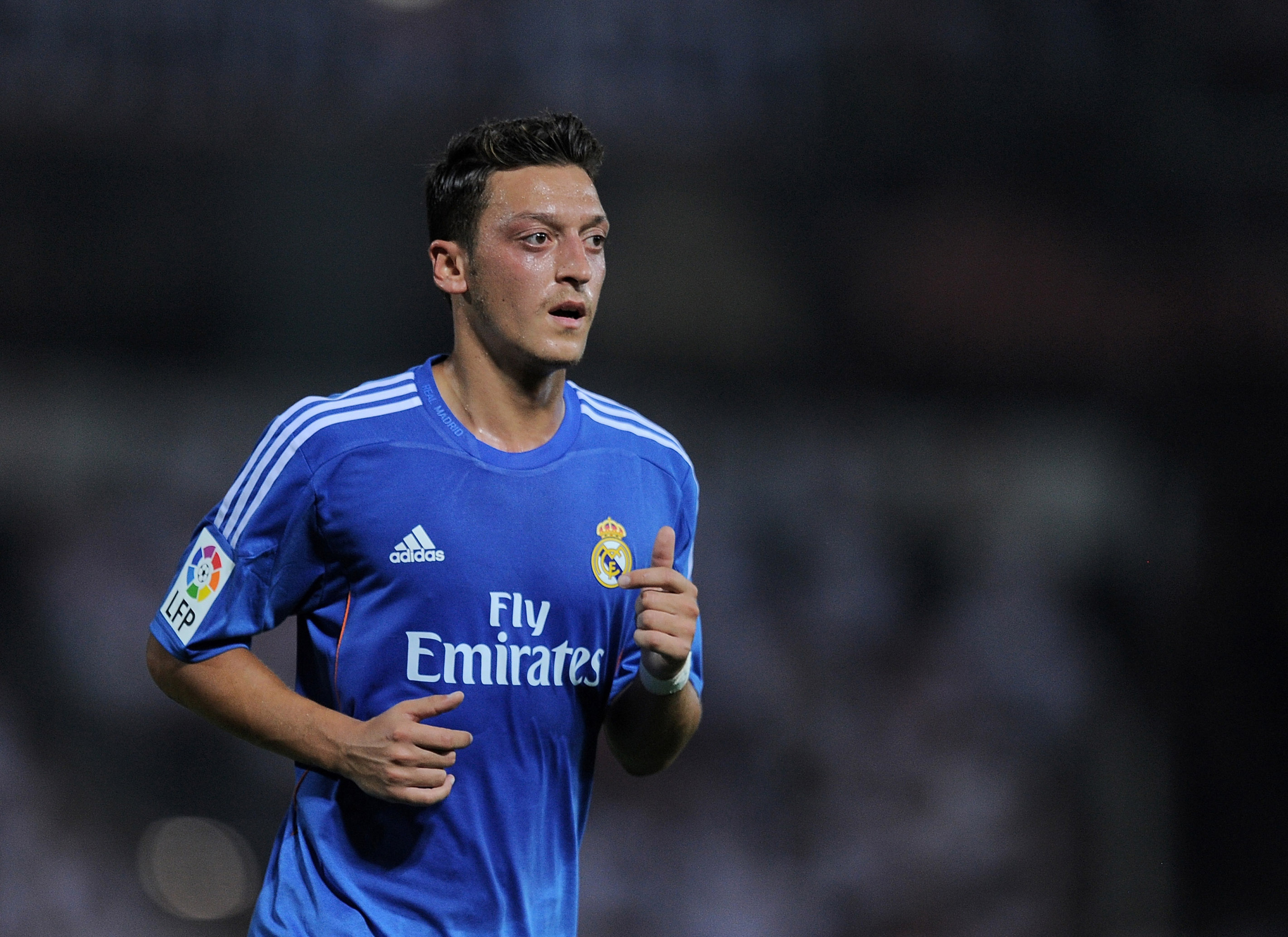 Download mobile wallpaper Sports, Soccer, Real Madrid C F, Mesut Özil for free.