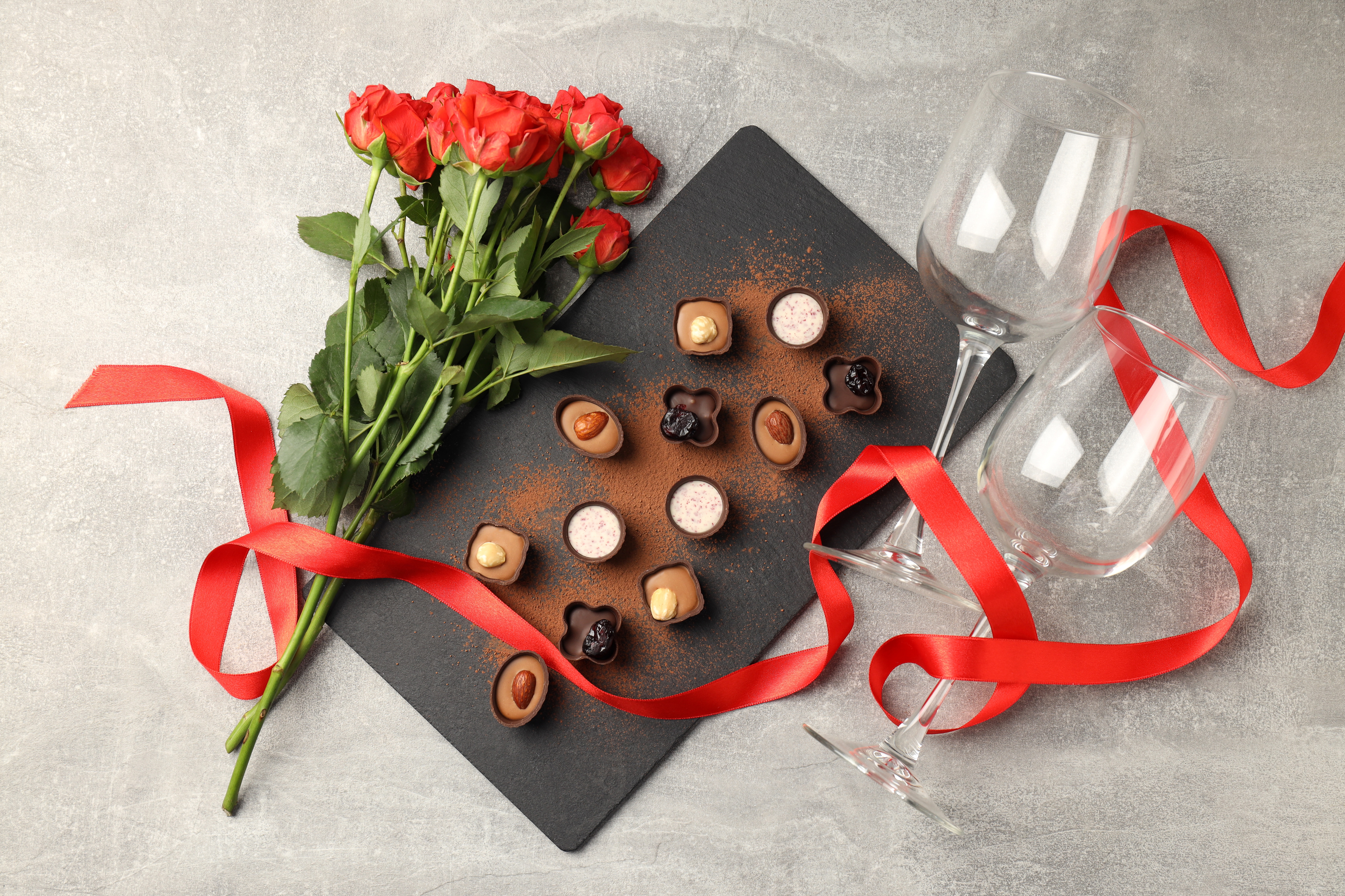 Handy-Wallpaper Feiertage, Schokolade, Liebe, Valentinstag, Rote Rose, Romantisch kostenlos herunterladen.