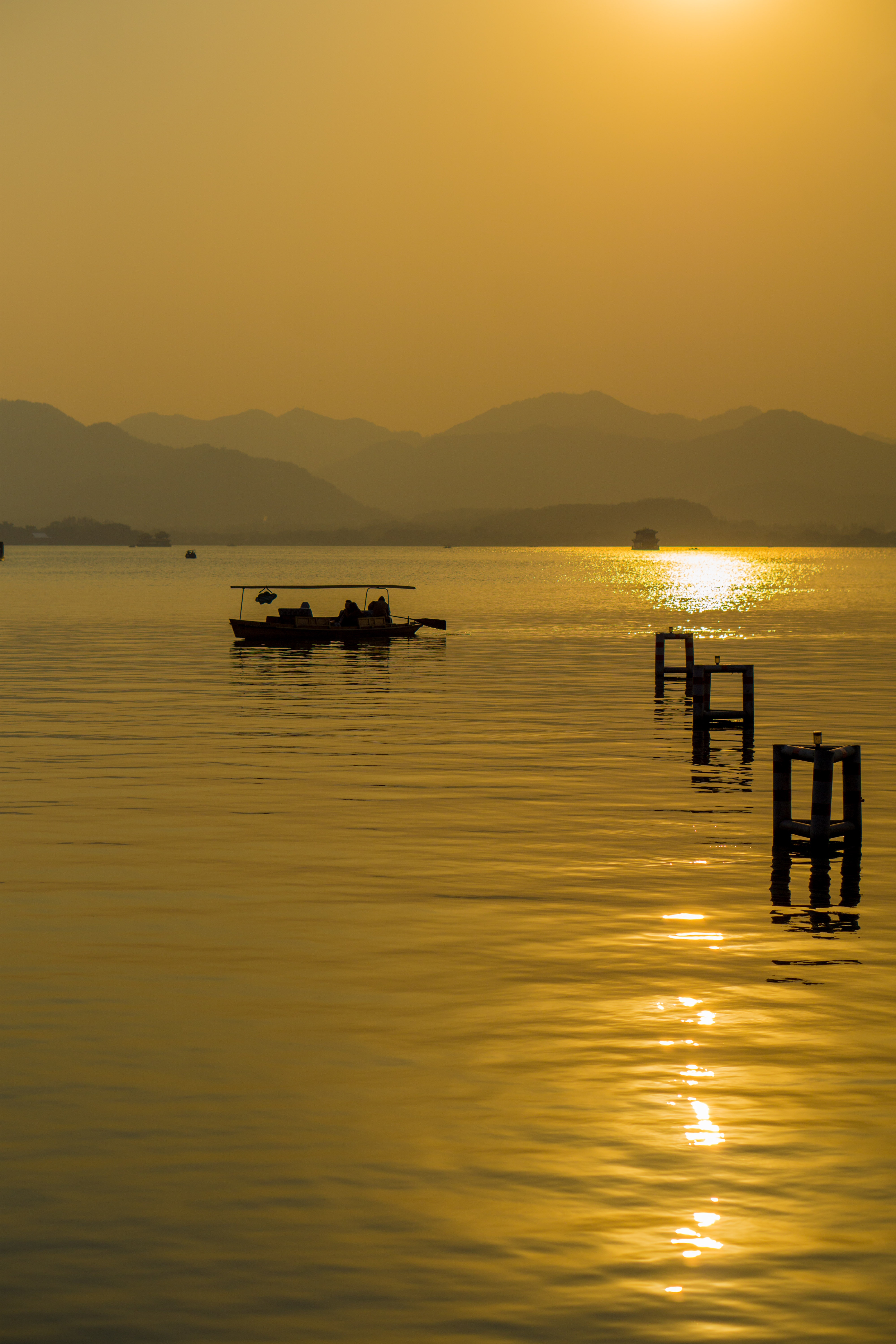 Download mobile wallpaper Horizon, Sunset, Lake, Nature, Boat for free.