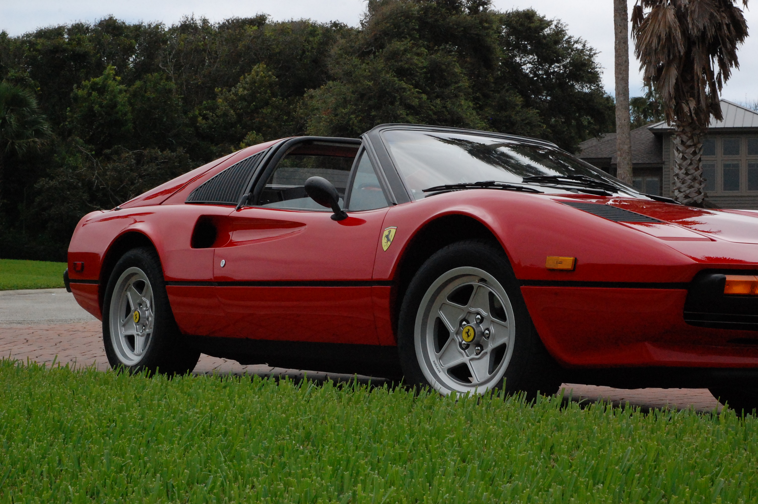 Los mejores fondos de pantalla de Ferrari 308 para la pantalla del teléfono