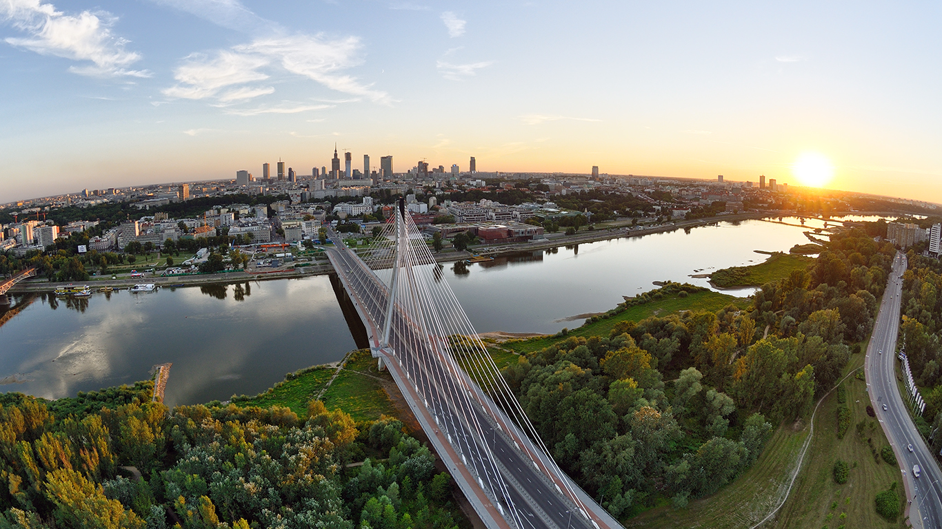 Скачать картинку Река, Мост, Мосты, Сделано Человеком, Дорога, Город в телефон бесплатно.