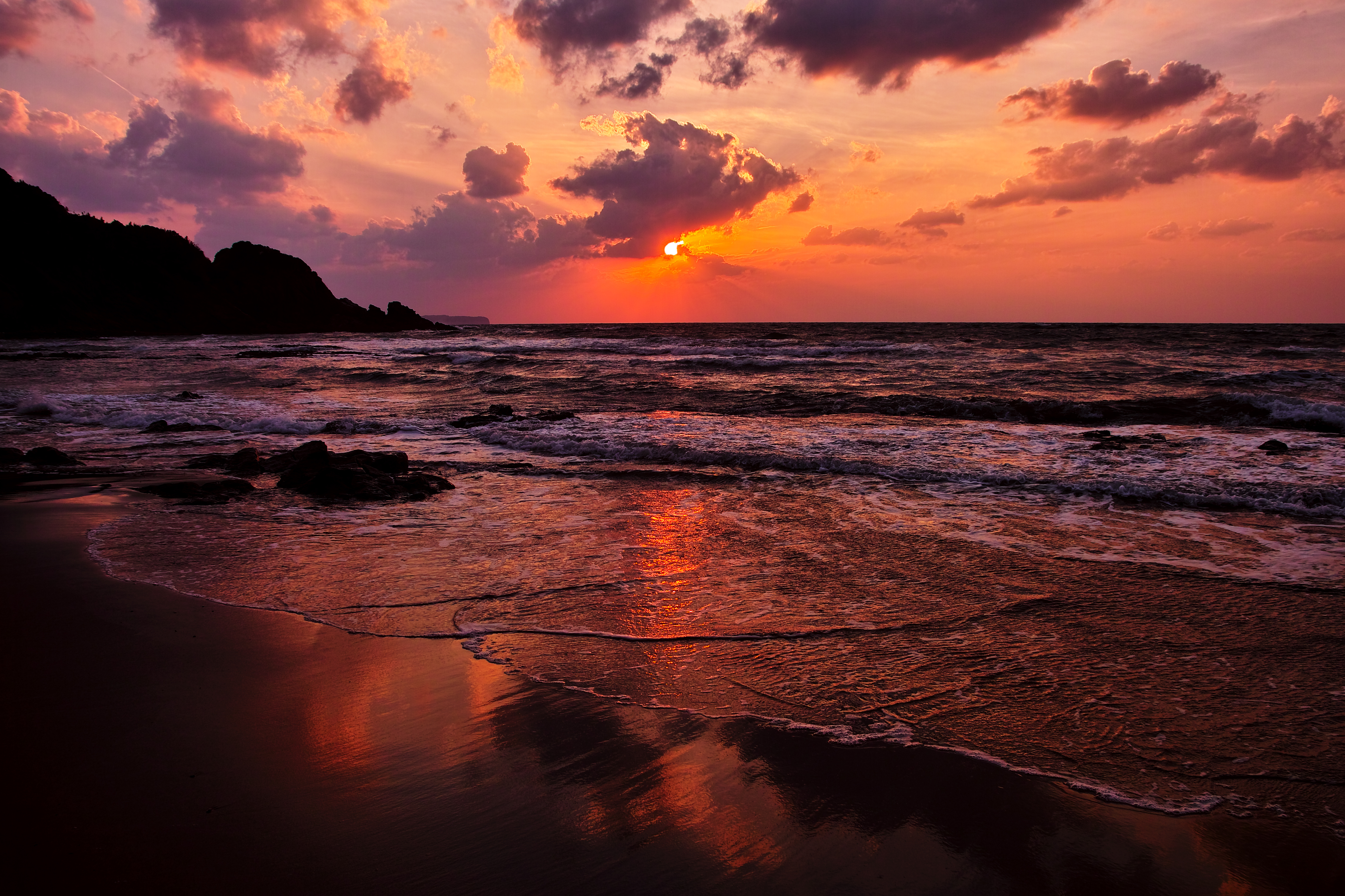Download mobile wallpaper Sunset, Sea, Sun, Beach, Horizon, Ocean, Earth for free.