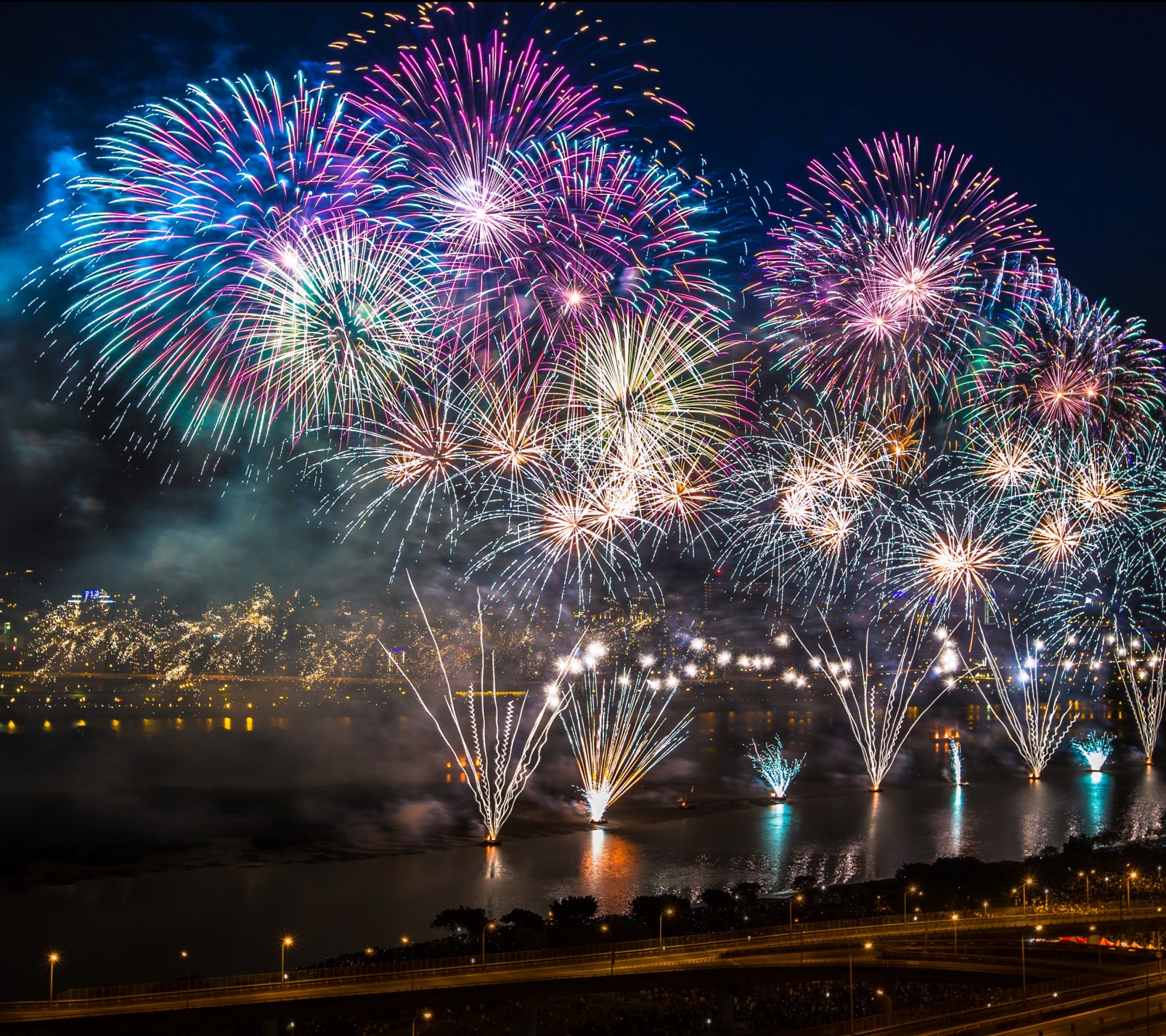 Handy-Wallpaper Feuerwerk, Fotografie, Nacht kostenlos herunterladen.