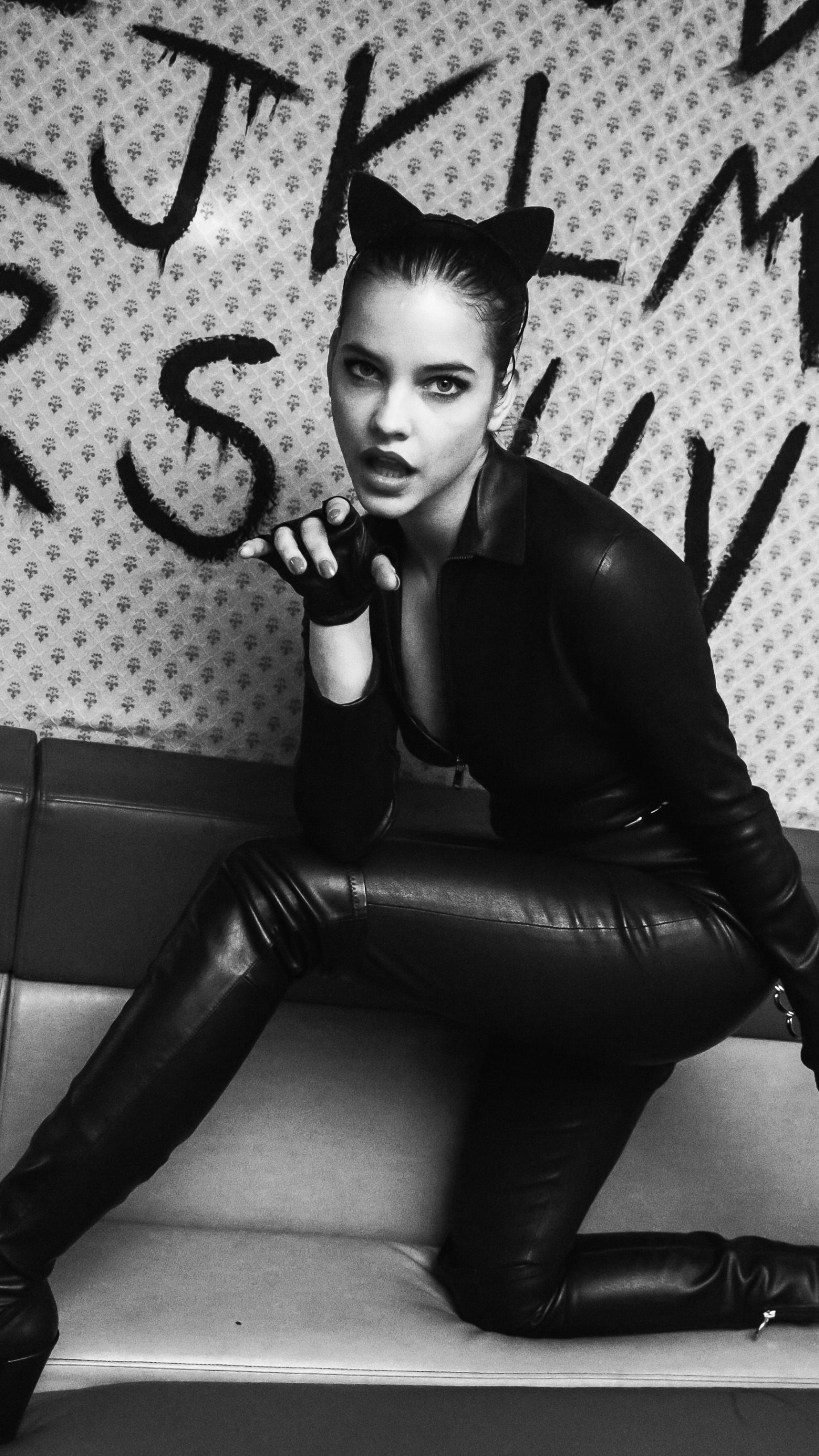 Download mobile wallpaper Catwoman, Monochrome, Celebrity, Barbara Palvin for free.