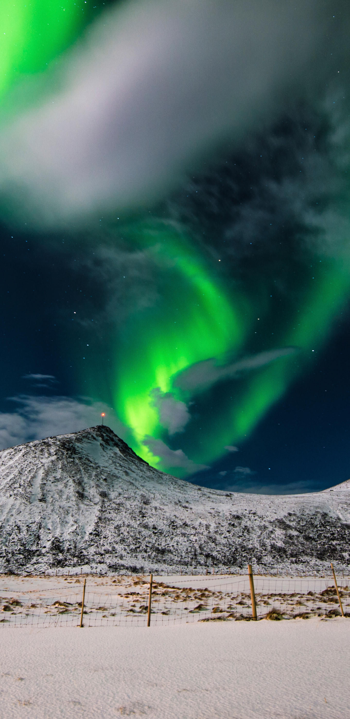 Descarga gratuita de fondo de pantalla para móvil de Paisaje, Naturaleza, Cielo, Noche, Nieve, Montaña, Aurora Boreal, Noruega, Tierra/naturaleza.