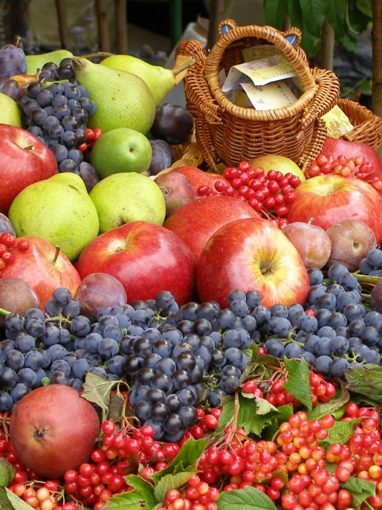 Download mobile wallpaper Fruits, Food, Apple, Grapes, Fruit for free.