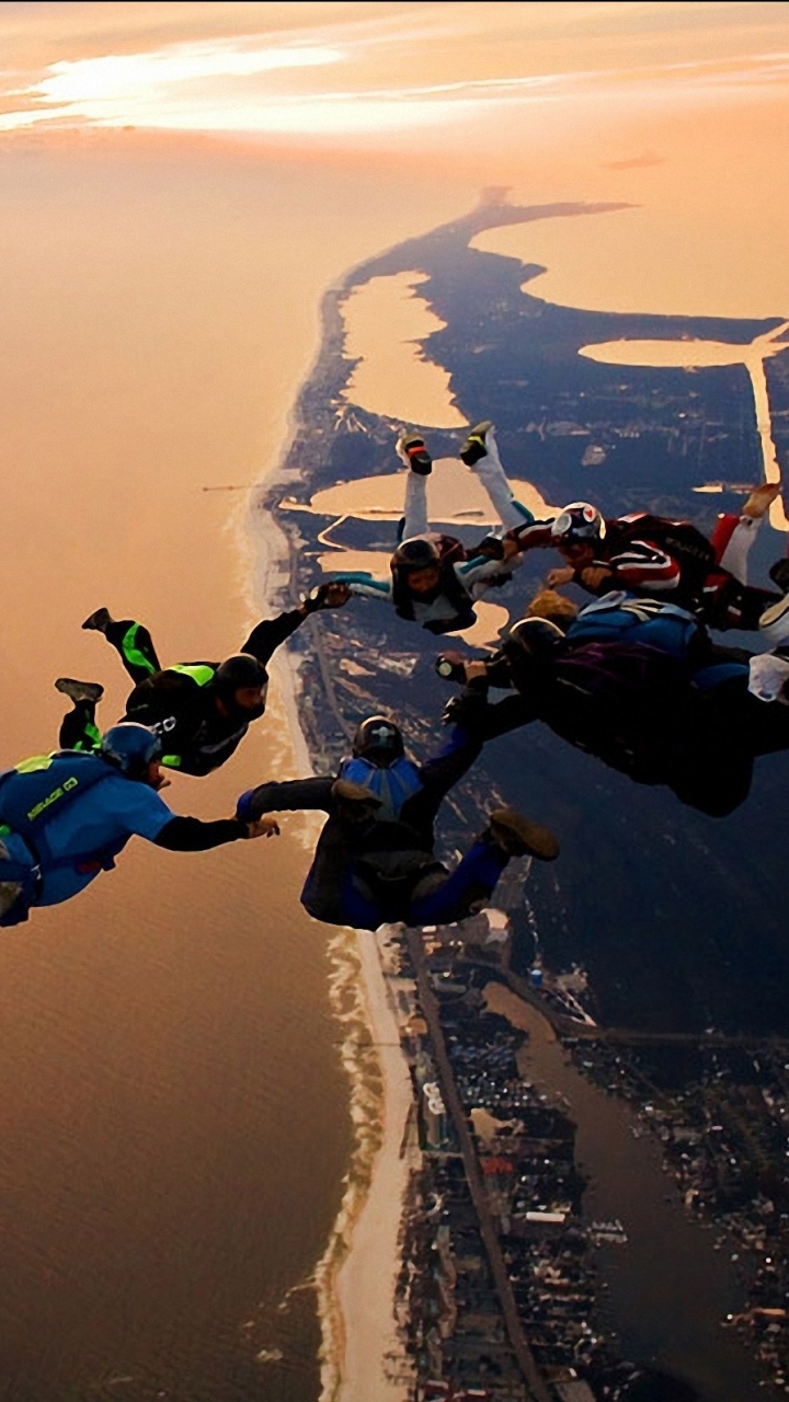 Download mobile wallpaper Sports, Landscape, People, City, Skydiving for free.